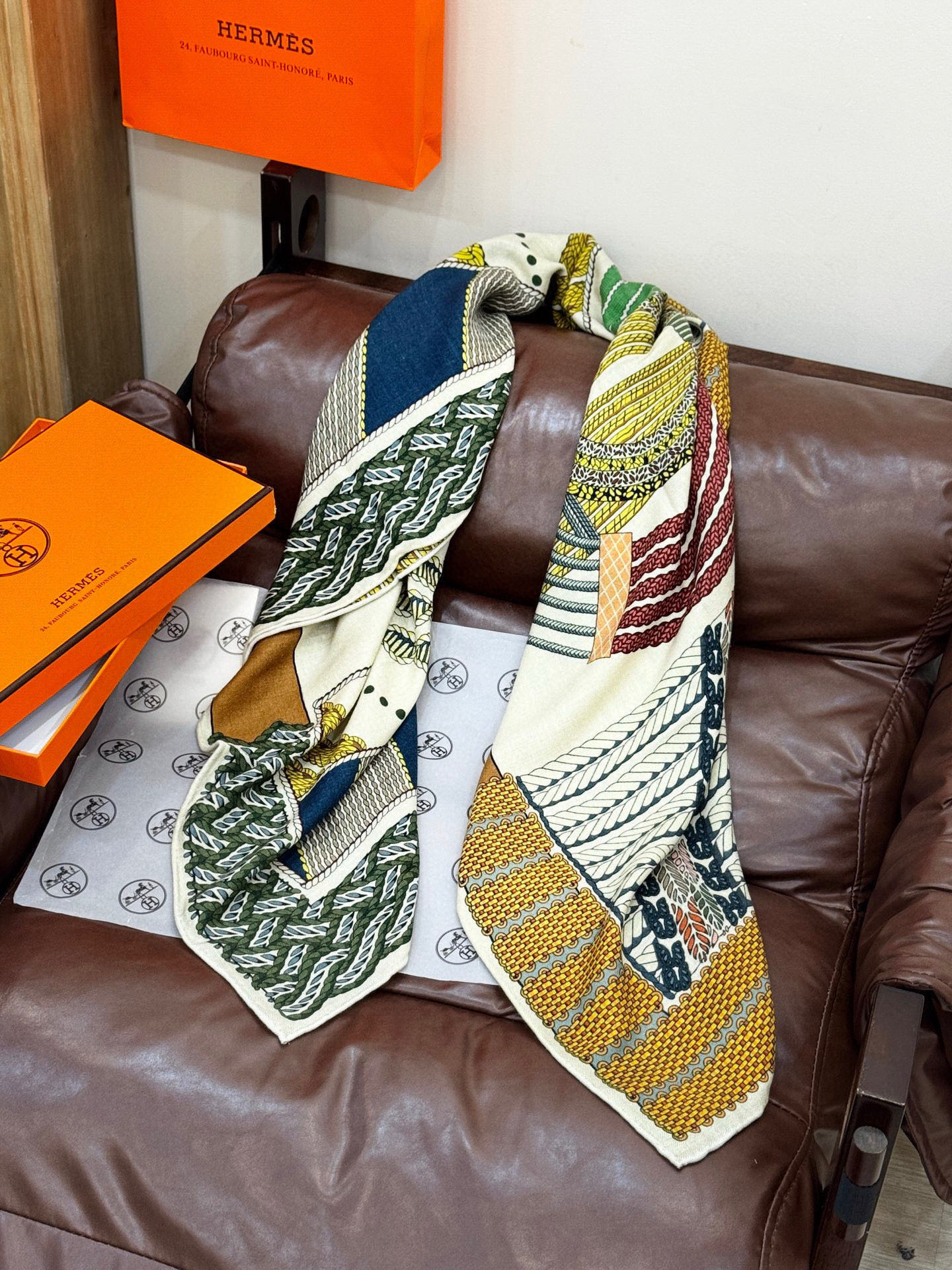  丝巾 |HERMES I Dressage Tressage
2025秋冬
Dressage Tres