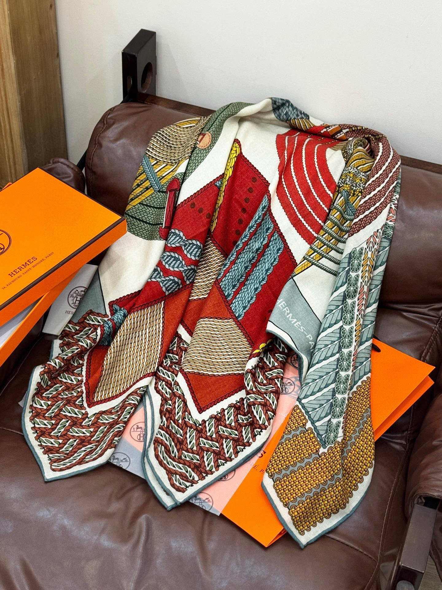  丝巾 |HERMES I Dressage Tressage
2025秋冬
Dressage Tres