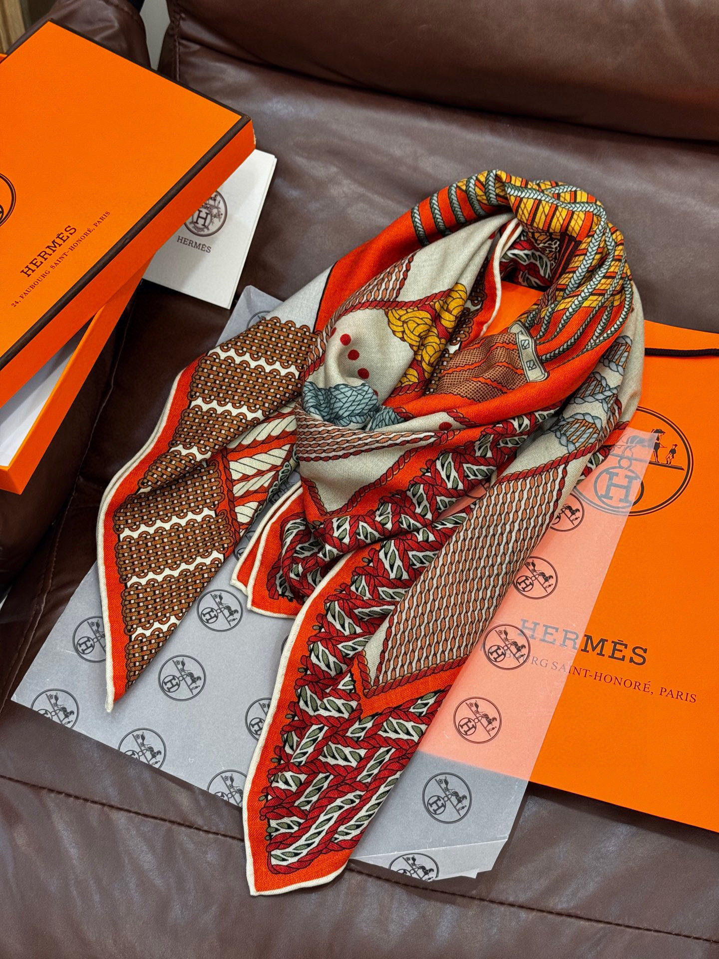  丝巾 |HERMES I Dressage Tressage
2025秋冬
Dressage Tres