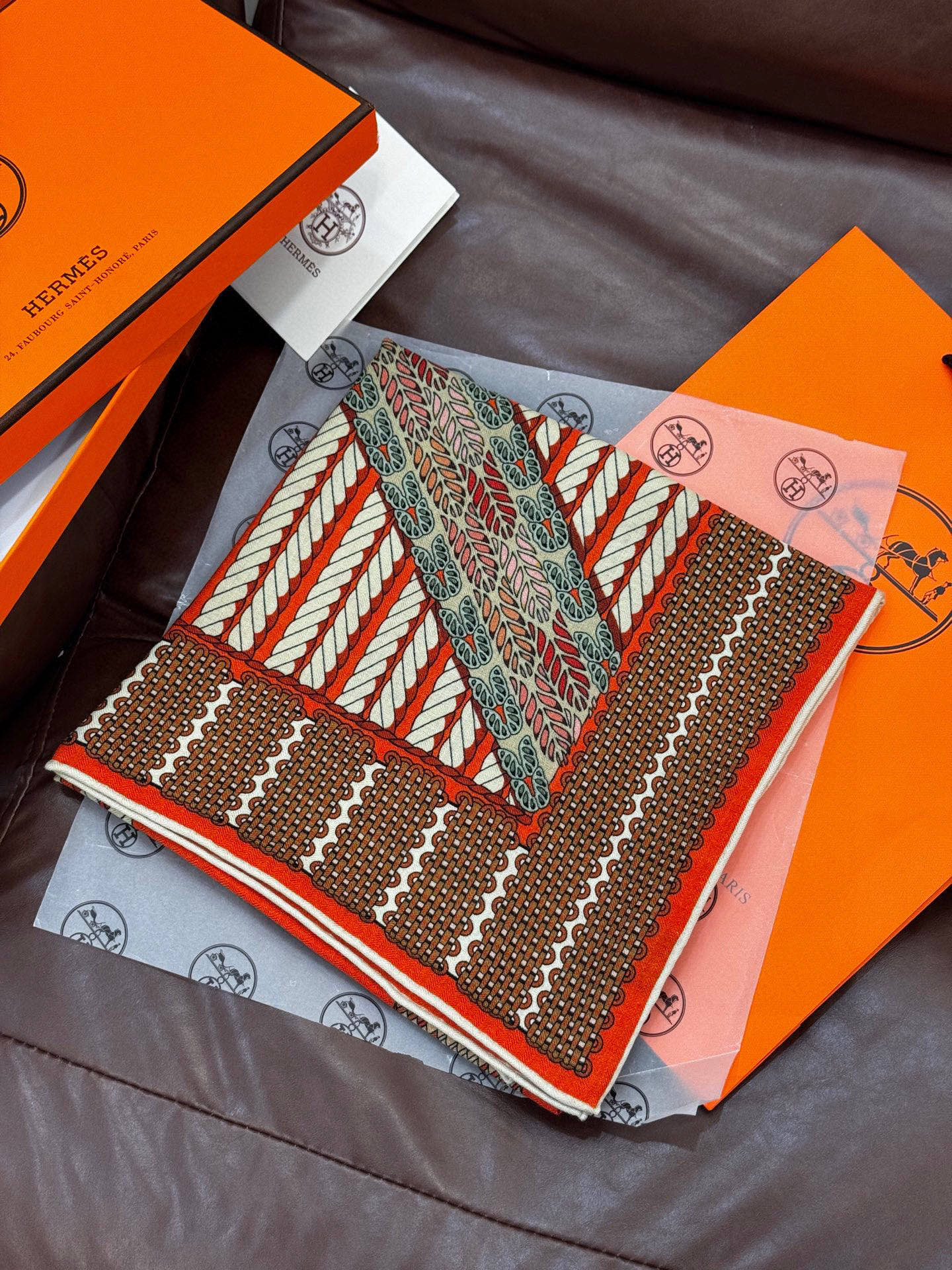  丝巾 |HERMES I Dressage Tressage
2025秋冬
Dressage Tres