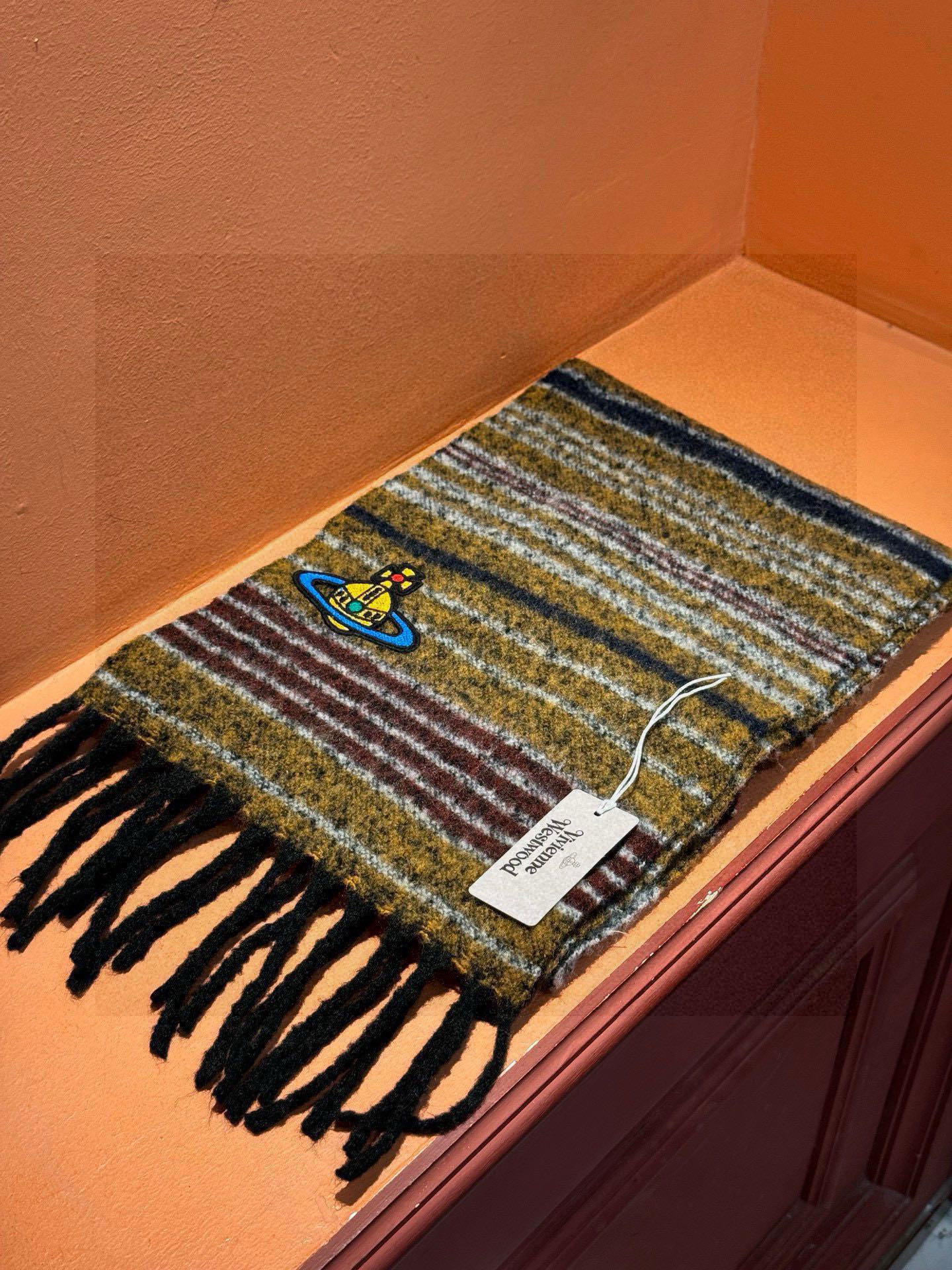  西太后超美新款马海毛围巾！超级推荐入手！质感好货！主打的马海毛围巾~据说超难买哦！！做工非常精致，很有