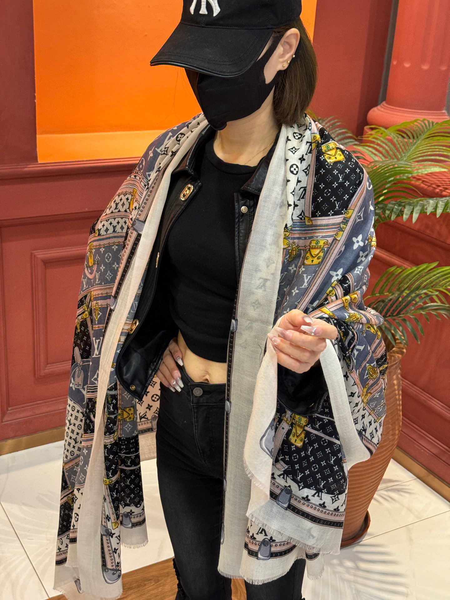 上新🆕❤️ 
lv 旅行包🔒款～ 
新款羊绒😍专柜同步🌈✨这个size不大不小特别好搭配，品质超级好‼️