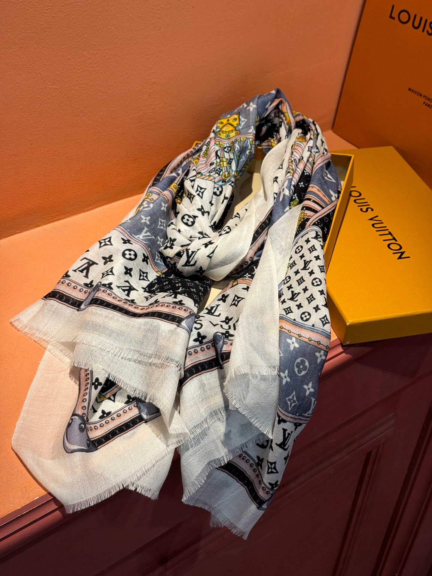 上新🆕❤️ 
lv 旅行包🔒款～ 
新款羊绒😍专柜同步🌈✨这个size不大不小特别好搭配，品质超级好‼️