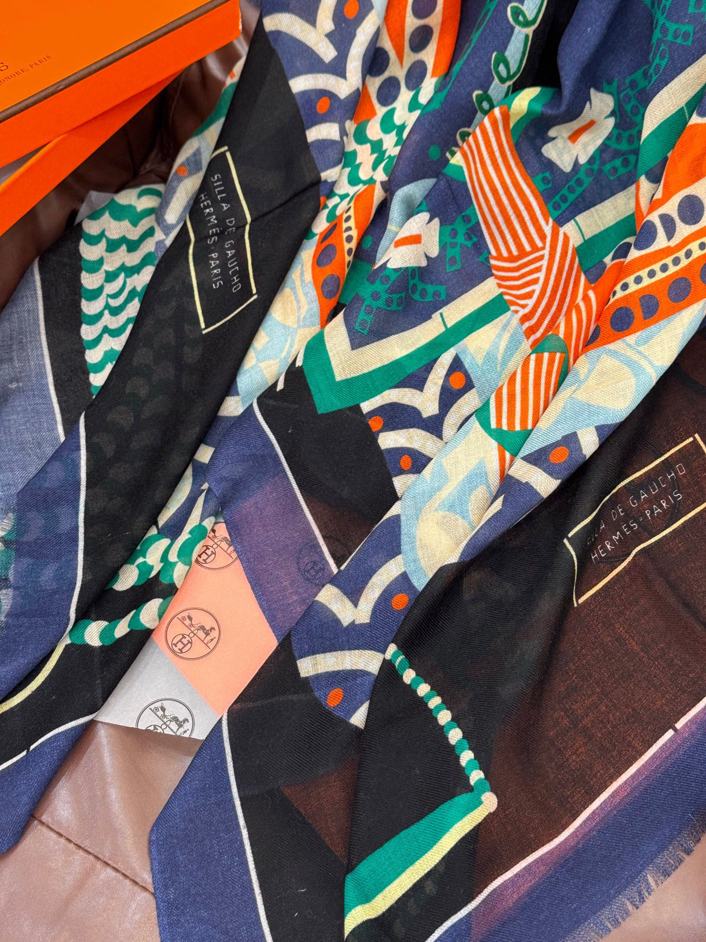  专柜同步 Hermes家买了都说好看【马鞍羊绒长巾】‼️推荐💕顶级工艺超值‼️爱马仕专柜爆款🎁🎁羊绒长