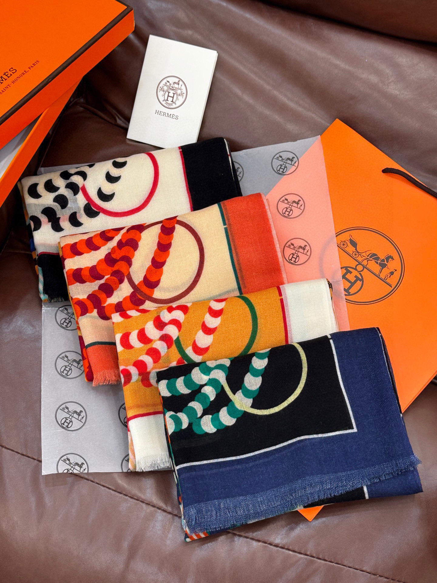  专柜同步 Hermes家买了都说好看【马鞍羊绒长巾】‼️推荐💕顶级工艺超值‼️爱马仕专柜爆款🎁🎁羊绒长