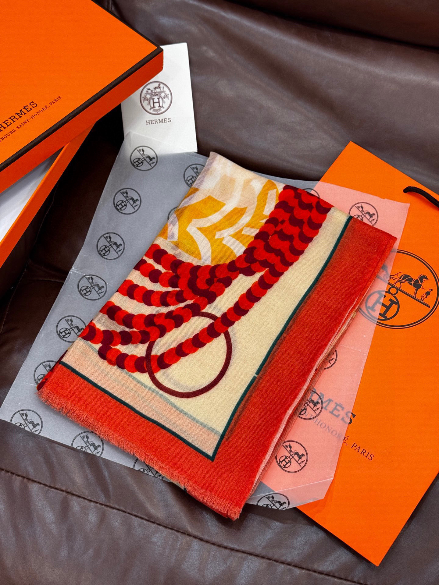  专柜同步 Hermes家买了都说好看【马鞍羊绒长巾】‼️推荐💕顶级工艺超值‼️爱马仕专柜爆款🎁🎁羊绒长