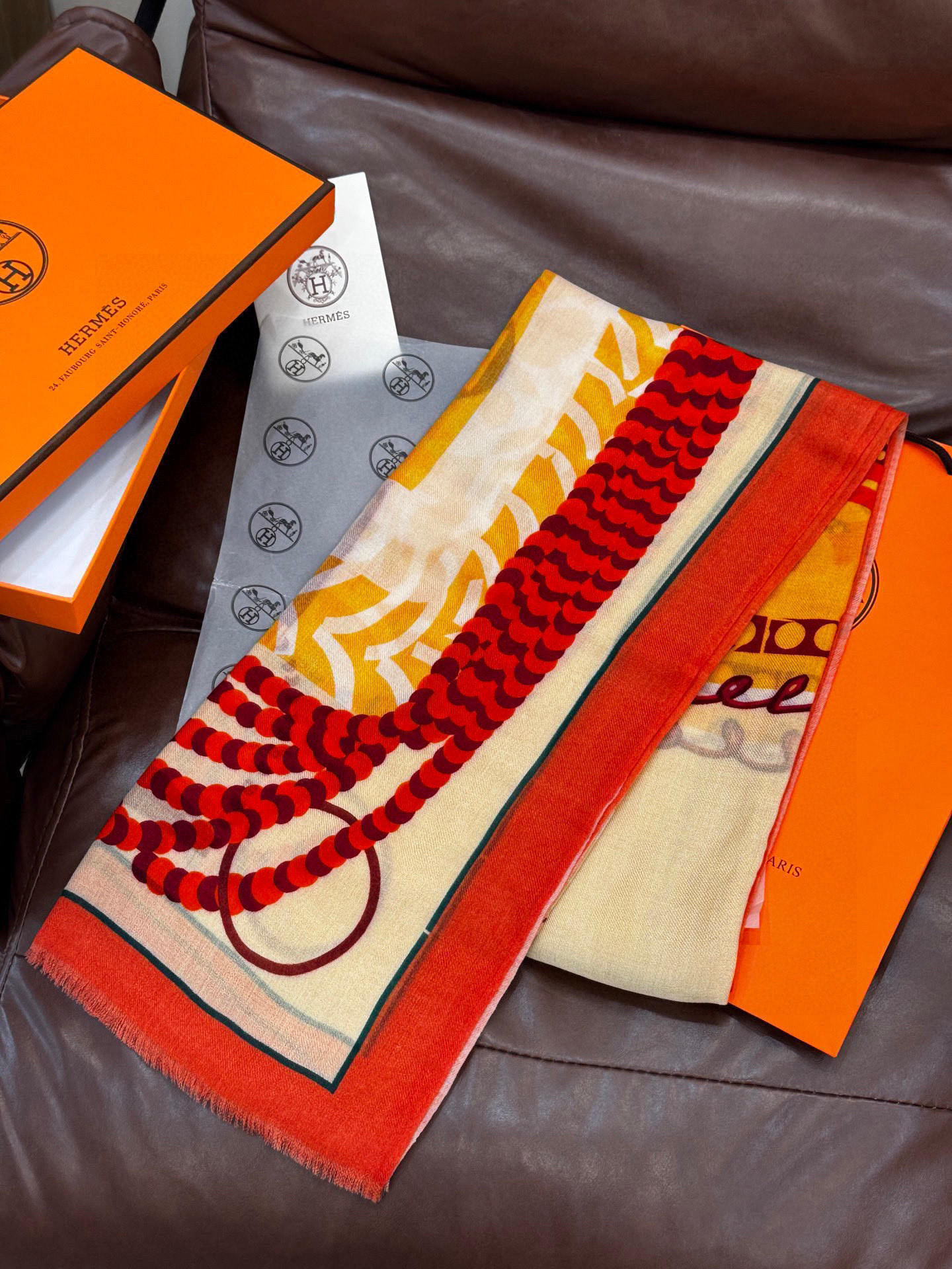  专柜同步 Hermes家买了都说好看【马鞍羊绒长巾】‼️推荐💕顶级工艺超值‼️爱马仕专柜爆款🎁🎁羊绒长