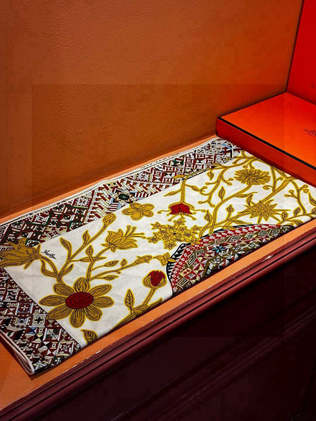  羊绒新款🆕👏👏买了都说好看‼️推荐💕爱马仕双面同色羊绒方巾【美洲豹与蜂鸟双面同色140】，顶级工艺超值