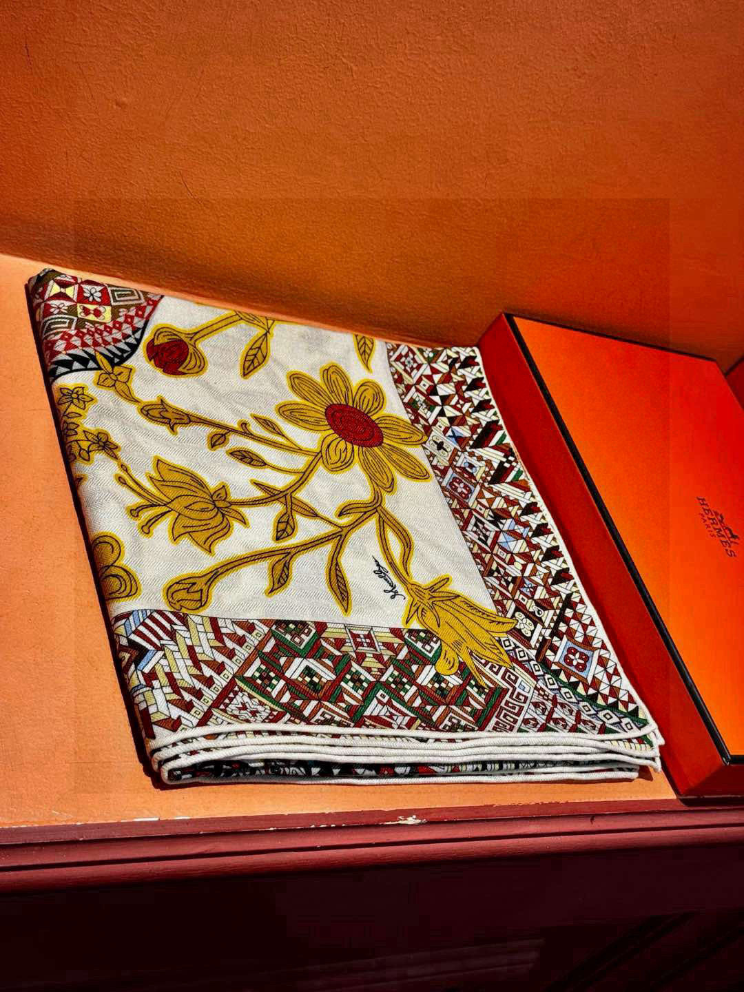  羊绒新款🆕👏👏买了都说好看‼️推荐💕爱马仕双面同色羊绒方巾【美洲豹与蜂鸟双面同色140】，顶级工艺超值