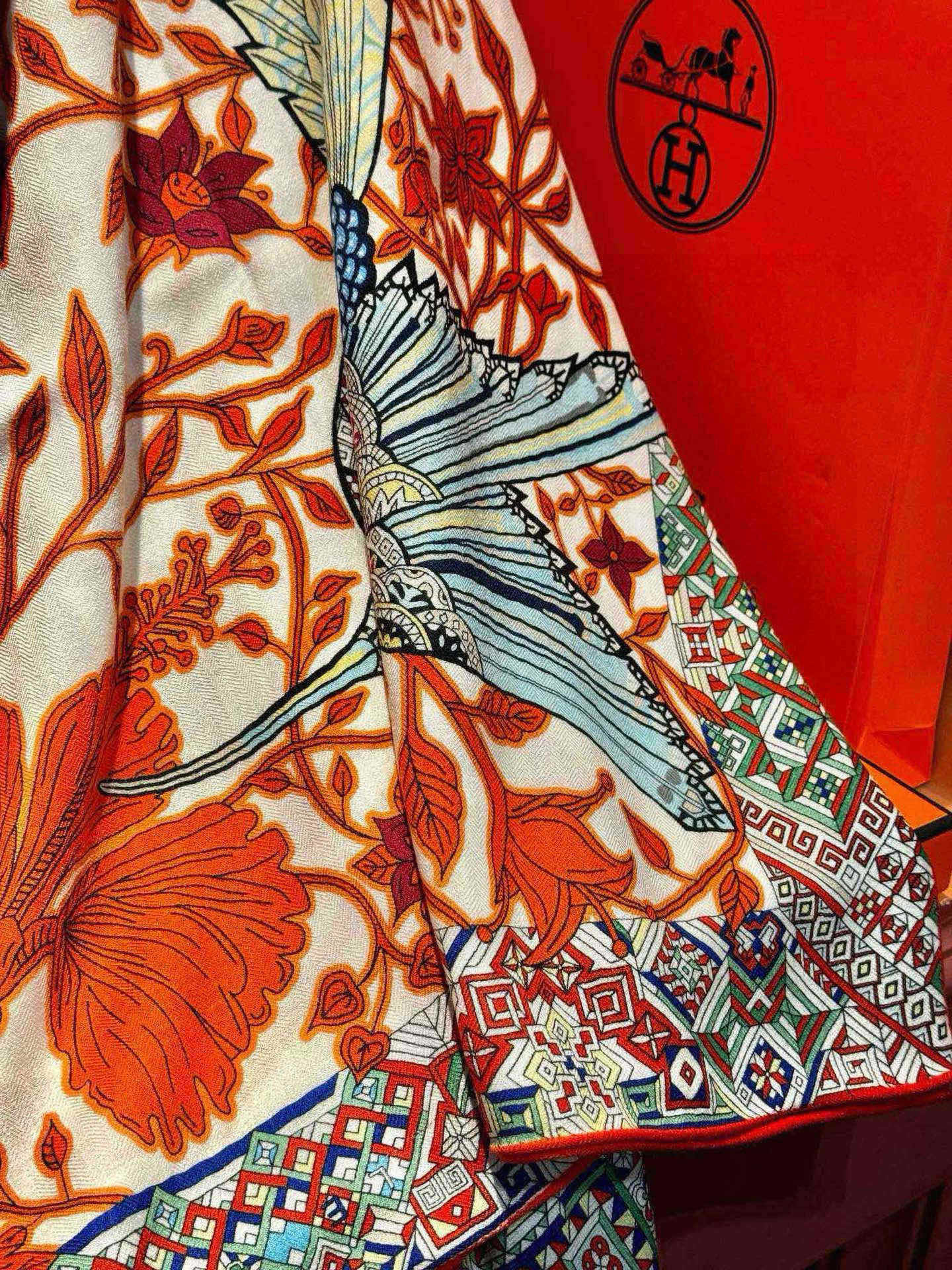  羊绒新款🆕👏👏买了都说好看‼️推荐💕爱马仕双面同色羊绒方巾【美洲豹与蜂鸟双面同色140】，顶级工艺超值