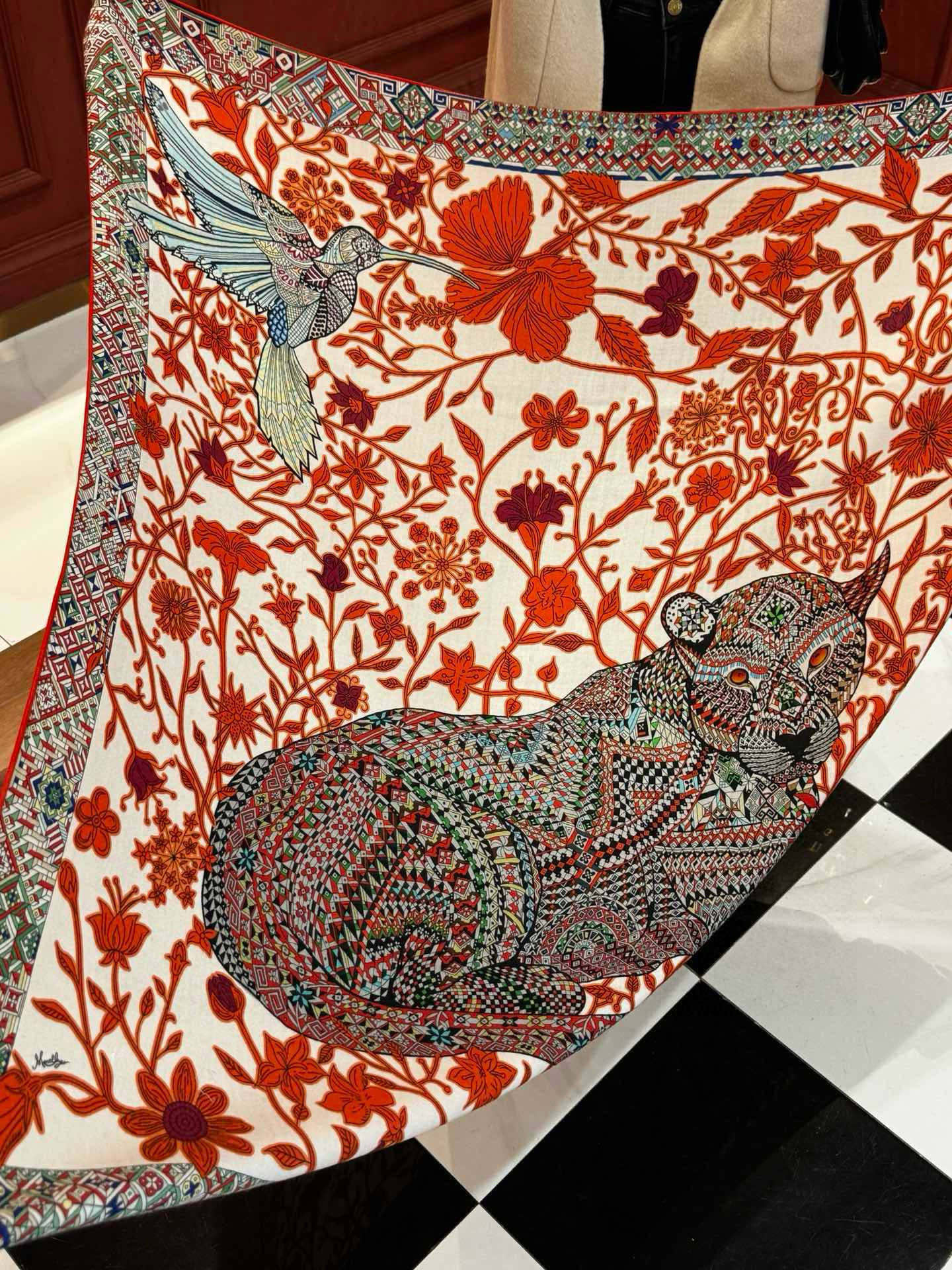  羊绒新款🆕👏👏买了都说好看‼️推荐💕爱马仕双面同色羊绒方巾【美洲豹与蜂鸟双面同色140】，顶级工艺超值