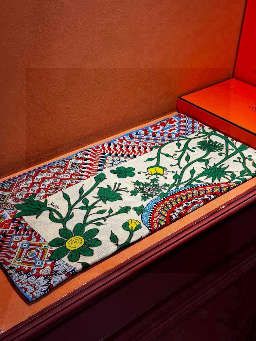  羊绒新款🆕👏👏买了都说好看‼️推荐💕爱马仕双面同色羊绒方巾【美洲豹与蜂鸟双面同色140】，顶级工艺超值