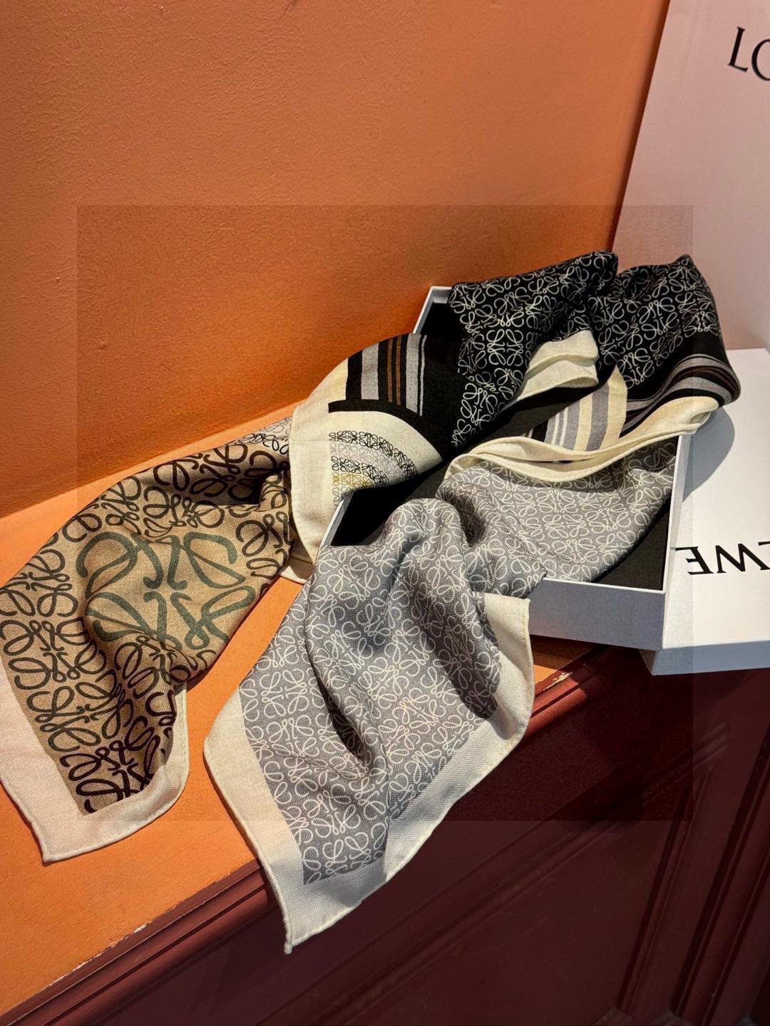  高定版 【上新❤️ Loewe罗意威专柜新款，高级又不撞款的好东西！！！】能力范围能带给大家最好的品质