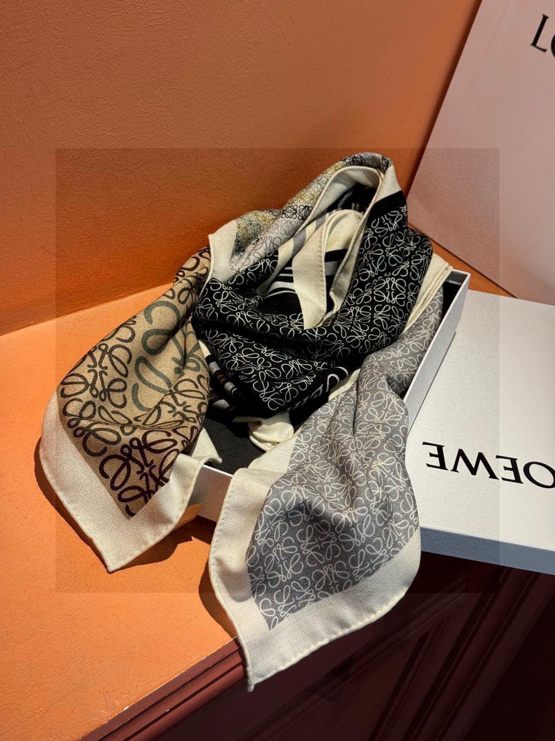  高定版 【上新❤️ Loewe罗意威专柜新款，高级又不撞款的好东西！！！】能力范围能带给大家最好的品质