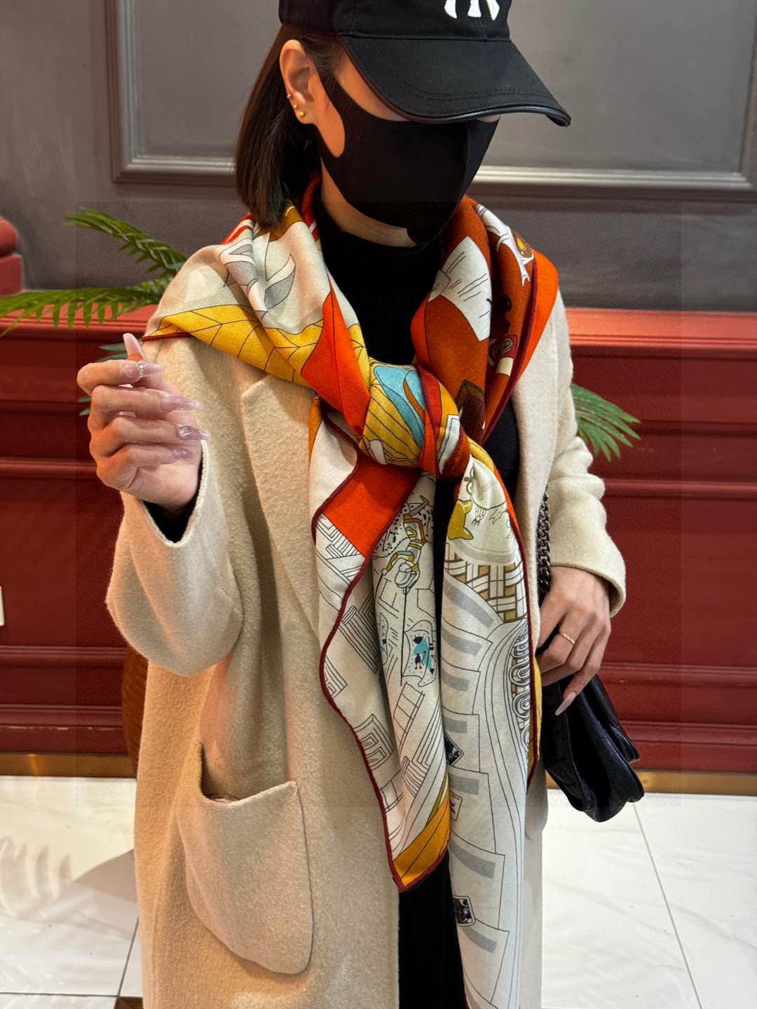  💟上新💞｛24号之谜｝羊绒大方巾双面同色140手工卷边
H家是创意和作品故事的无限源泉，每季皆推出全新