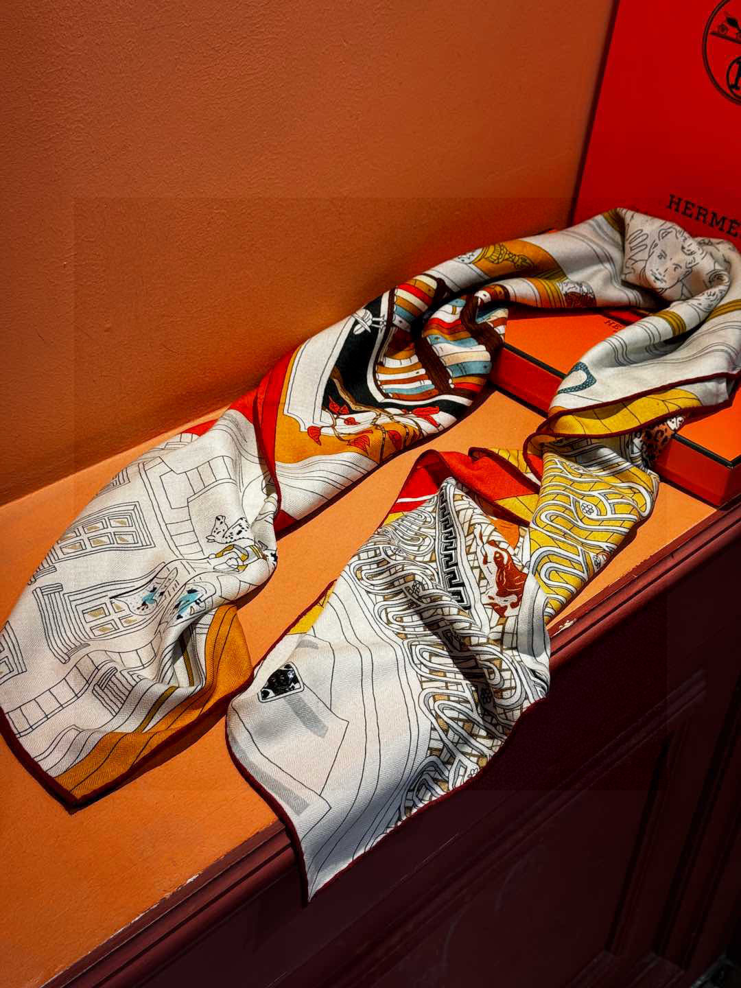  💟上新💞｛24号之谜｝羊绒大方巾双面同色140手工卷边
H家是创意和作品故事的无限源泉，每季皆推出全新