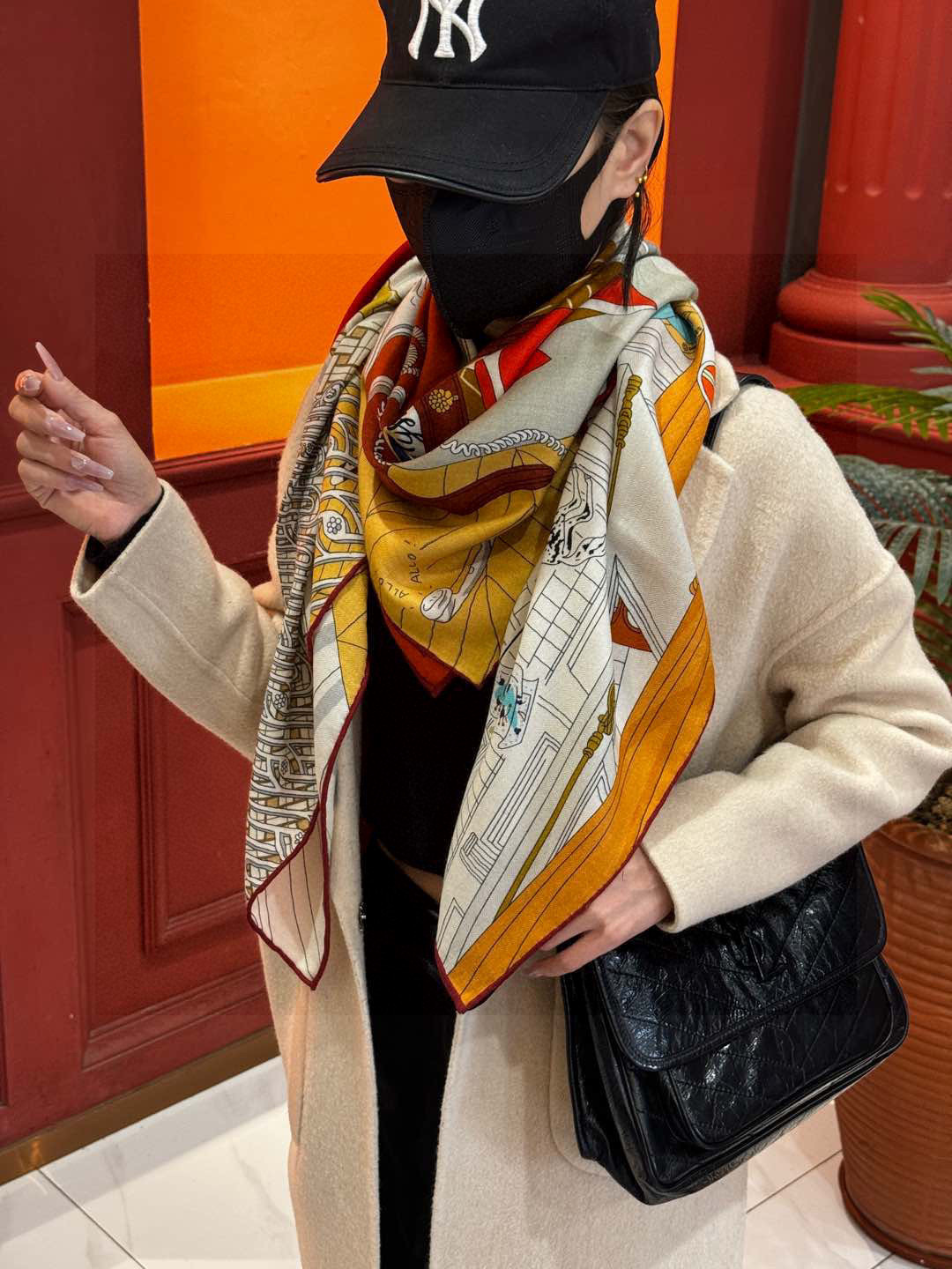  💟上新💞｛24号之谜｝羊绒大方巾双面同色140手工卷边
H家是创意和作品故事的无限源泉，每季皆推出全新