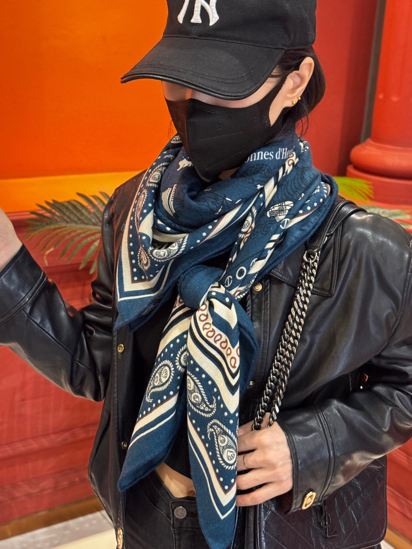  💟2025年秋冬抢先 上新💞【双面同色丝毛方巾】手工卷边山羊绒和真丝混纺披肩（70%山羊绒，30%桑蚕