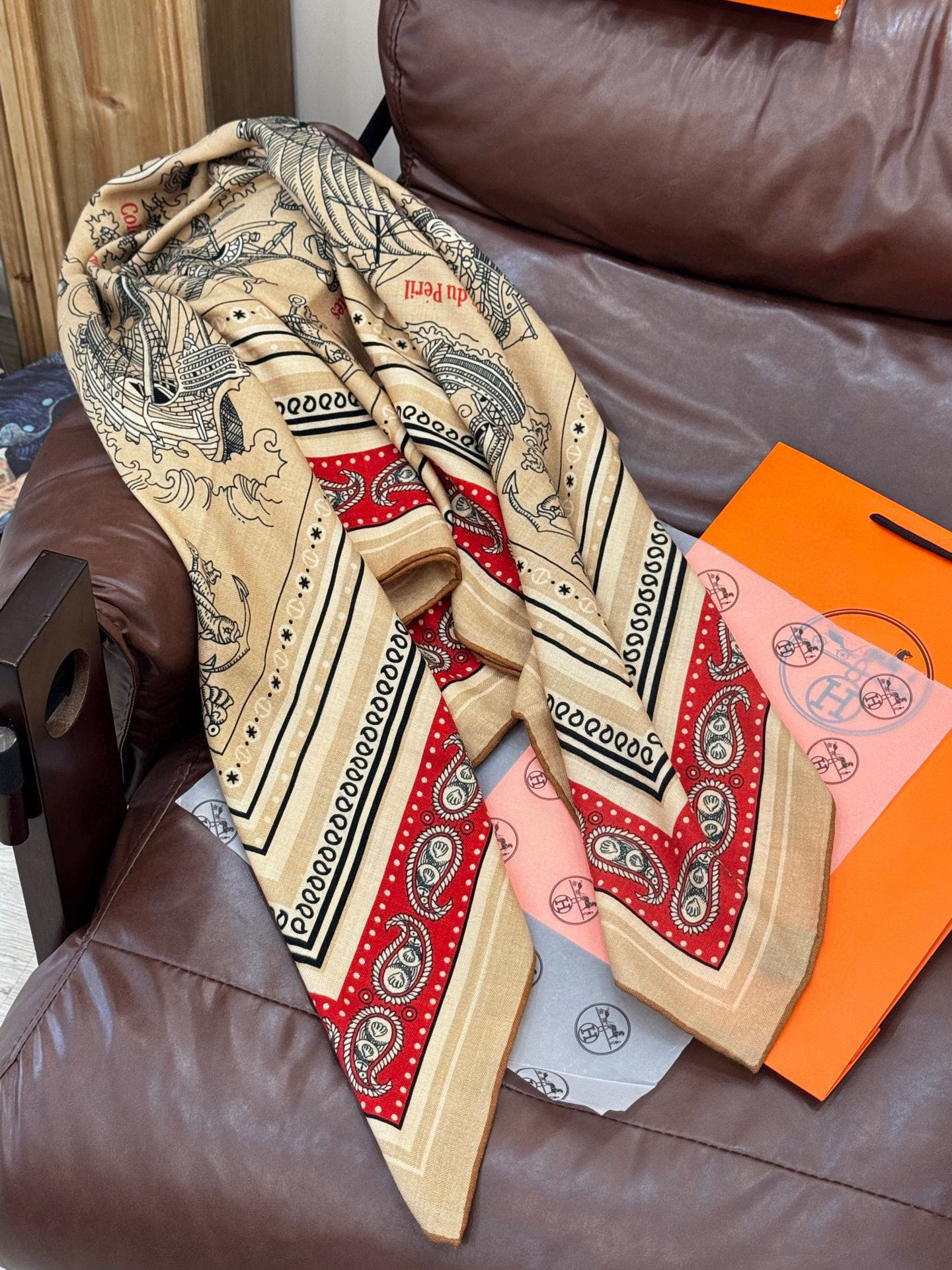  💟2025年秋冬抢先 上新💞【双面同色丝毛方巾】手工卷边山羊绒和真丝混纺披肩（70%山羊绒，30%桑蚕