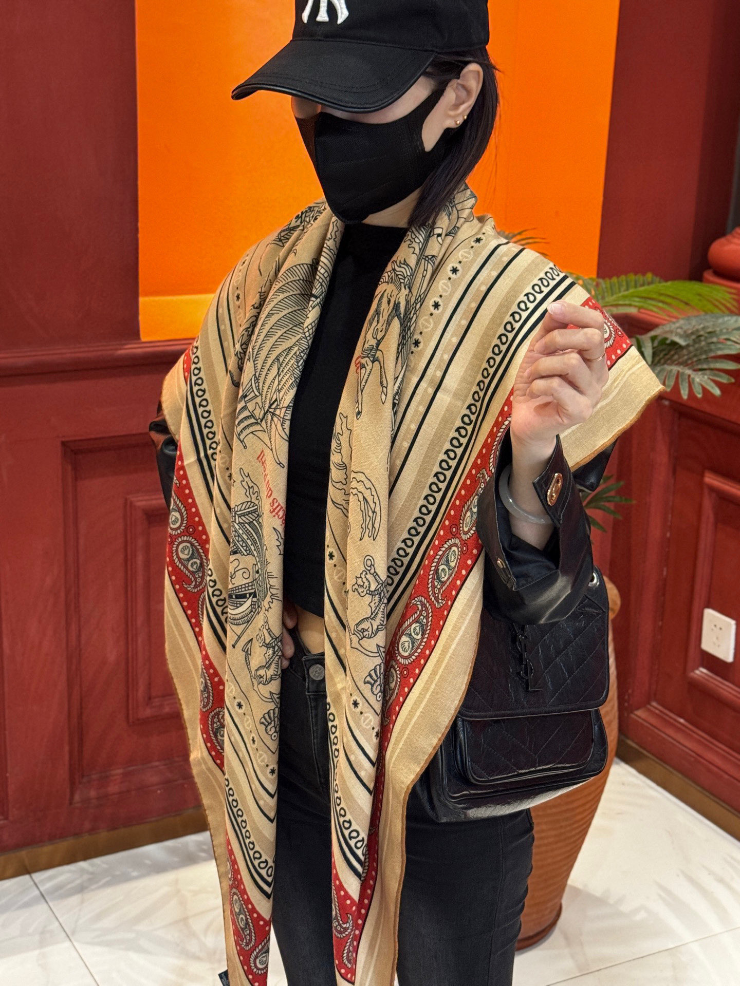  💟2025年秋冬抢先 上新💞【双面同色丝毛方巾】手工卷边山羊绒和真丝混纺披肩（70%山羊绒，30%桑蚕