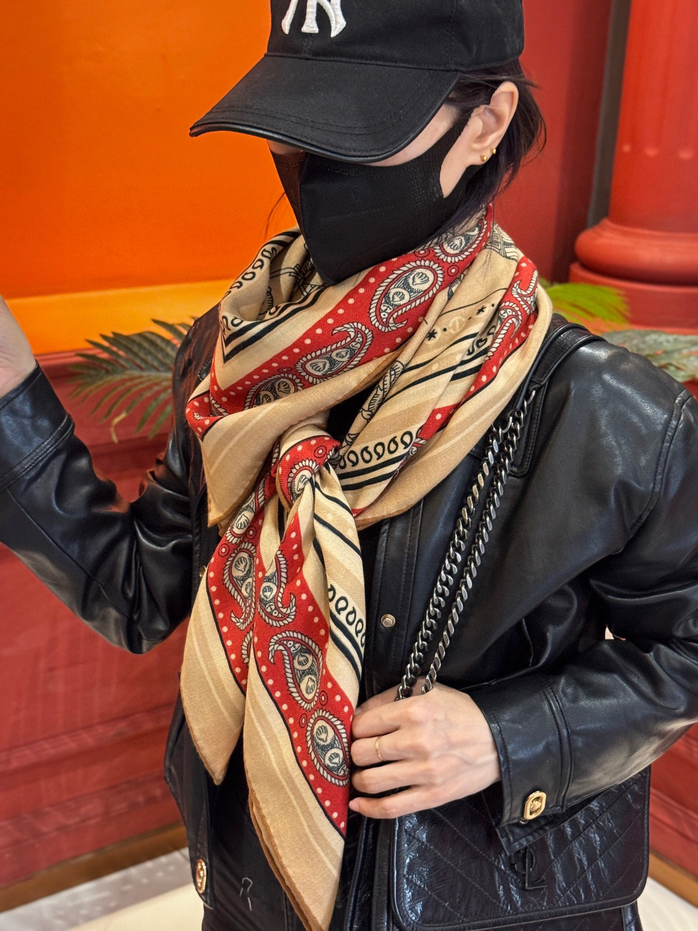  💟2025年秋冬抢先 上新💞【双面同色丝毛方巾】手工卷边山羊绒和真丝混纺披肩（70%山羊绒，30%桑蚕