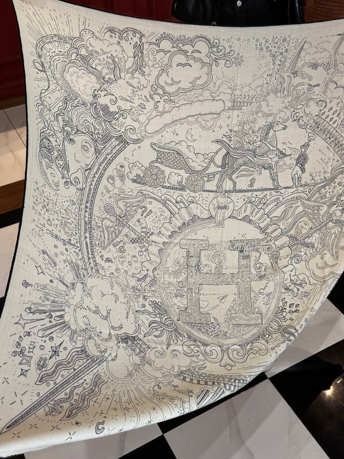  “正在接通中”140丝毛方巾
【140顶级丝毛双面同色印花】

手工卷边丝毛方巾（30%真丝70%羊毛