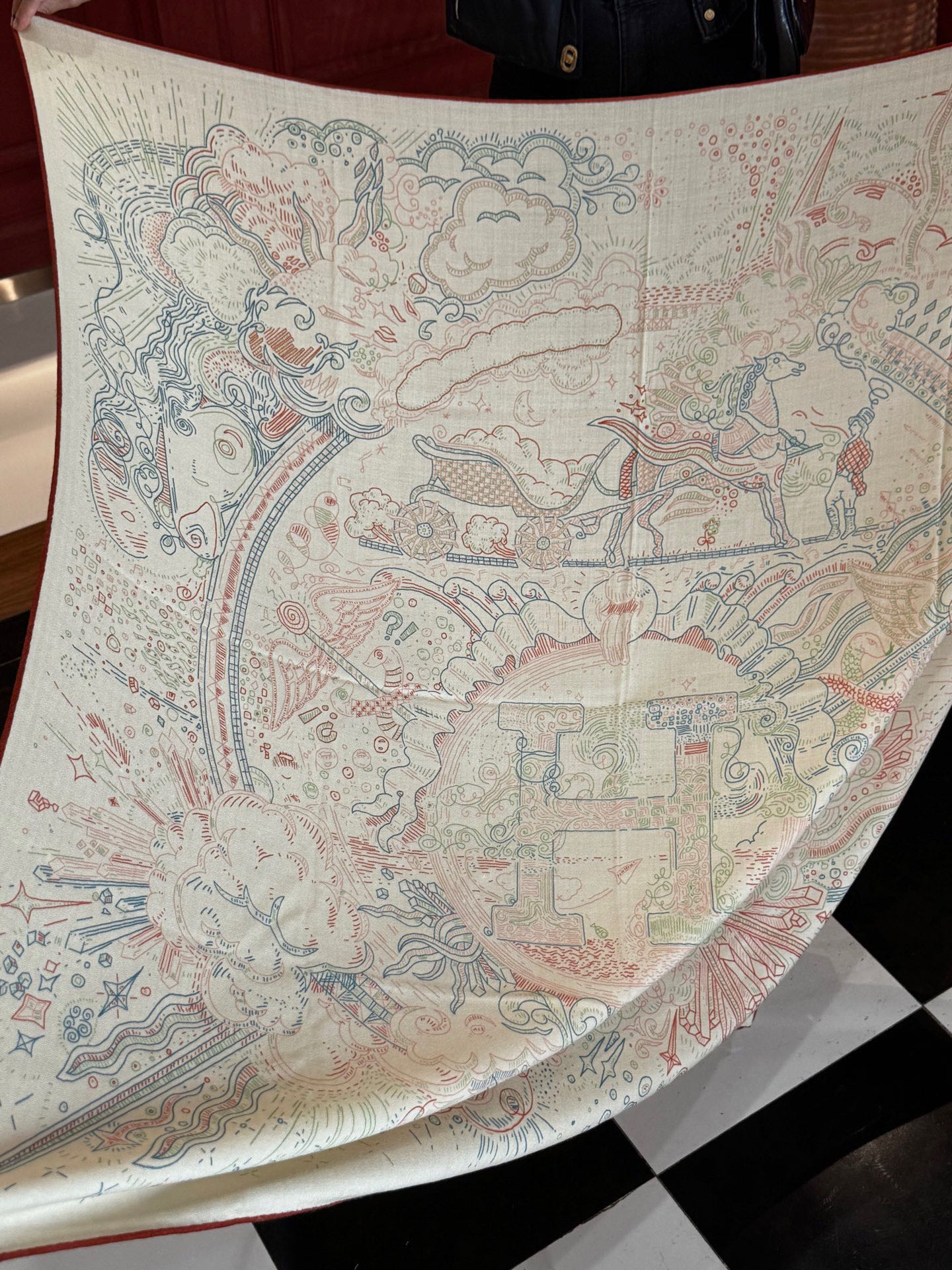  “正在接通中”140丝毛方巾
【140顶级丝毛双面同色印花】

手工卷边丝毛方巾（30%真丝70%羊毛