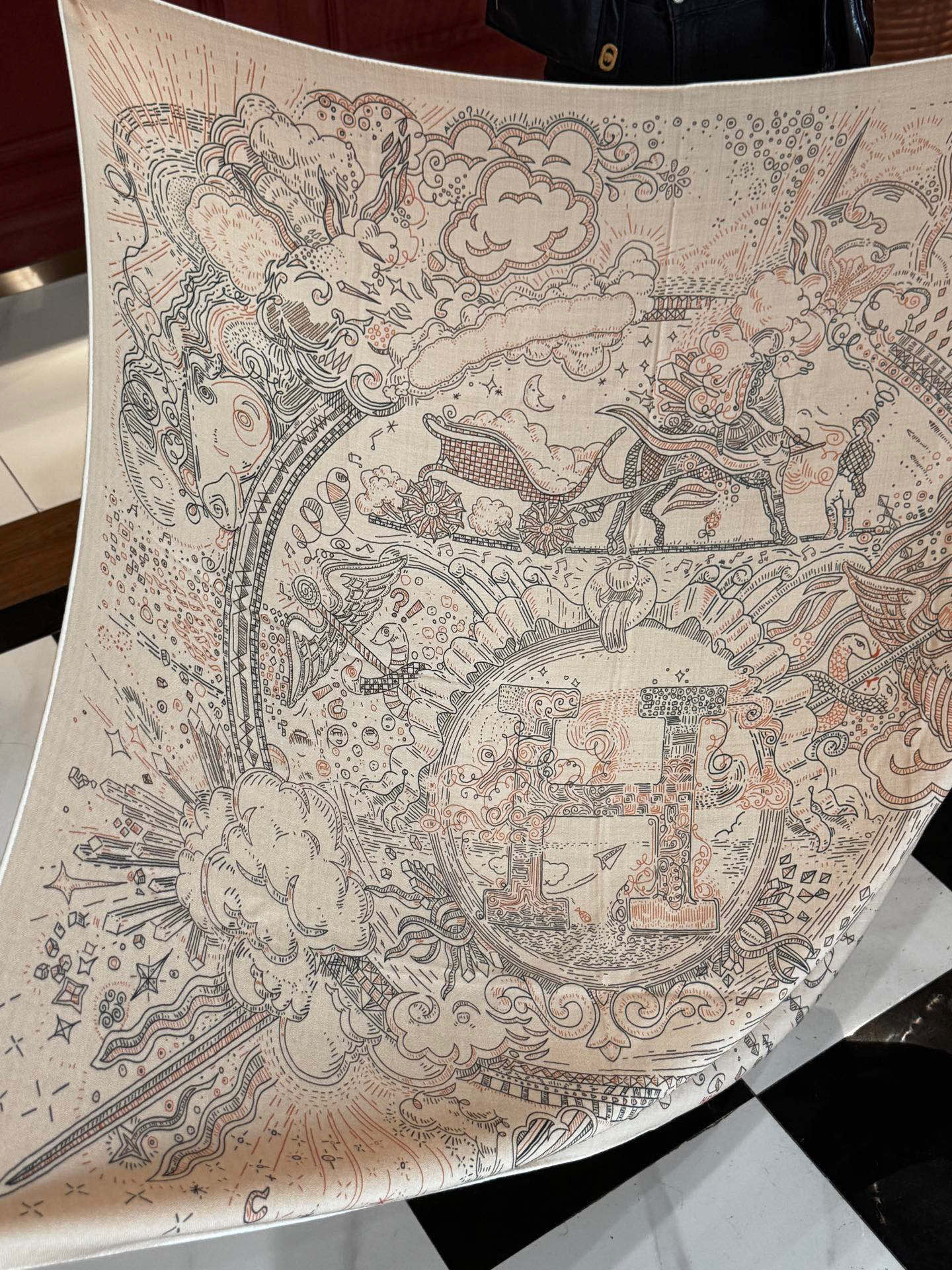  “正在接通中”140丝毛方巾
【140顶级丝毛双面同色印花】

手工卷边丝毛方巾（30%真丝70%羊毛