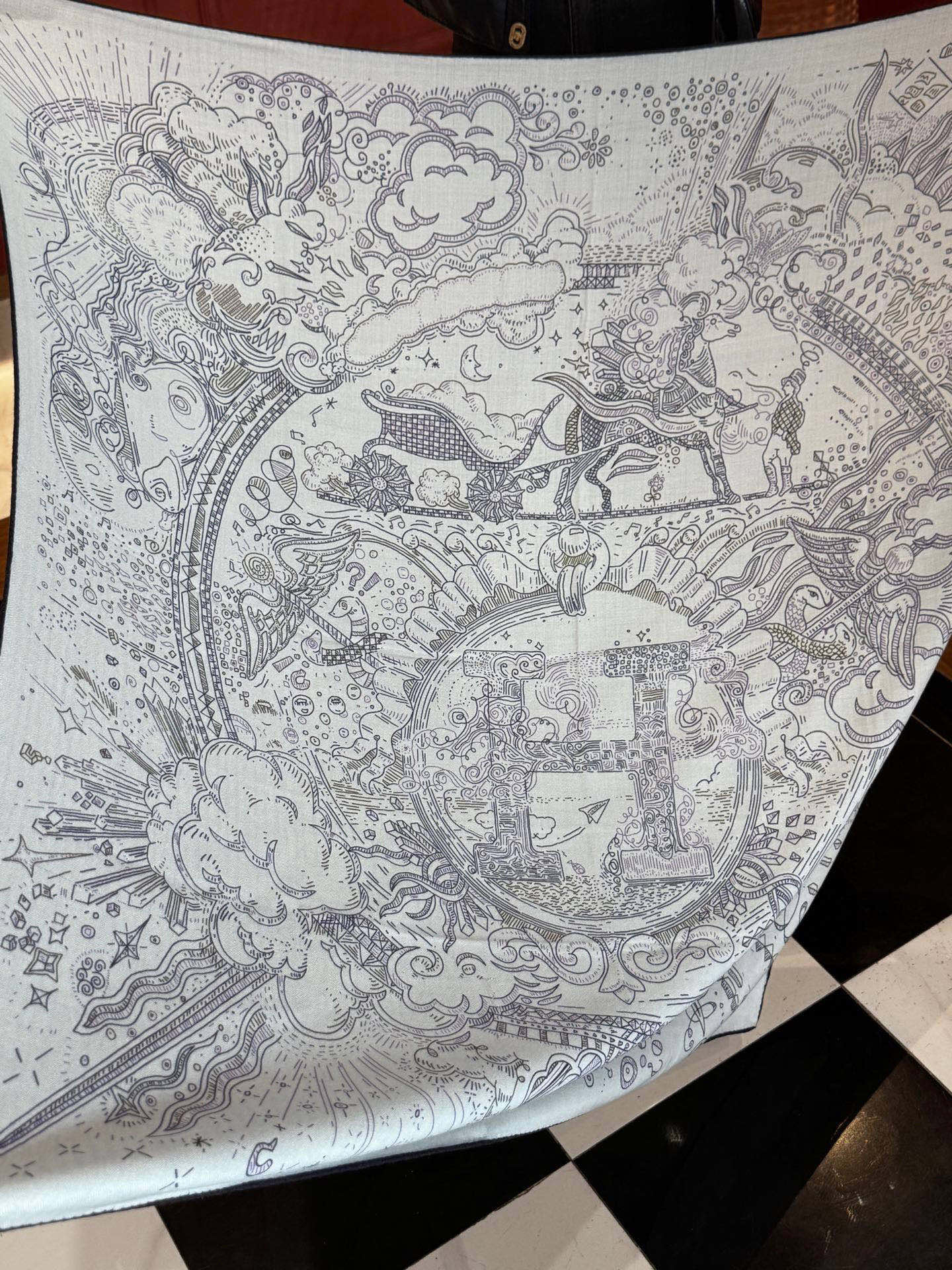  “正在接通中”140丝毛方巾
【140顶级丝毛双面同色印花】

手工卷边丝毛方巾（30%真丝70%羊毛