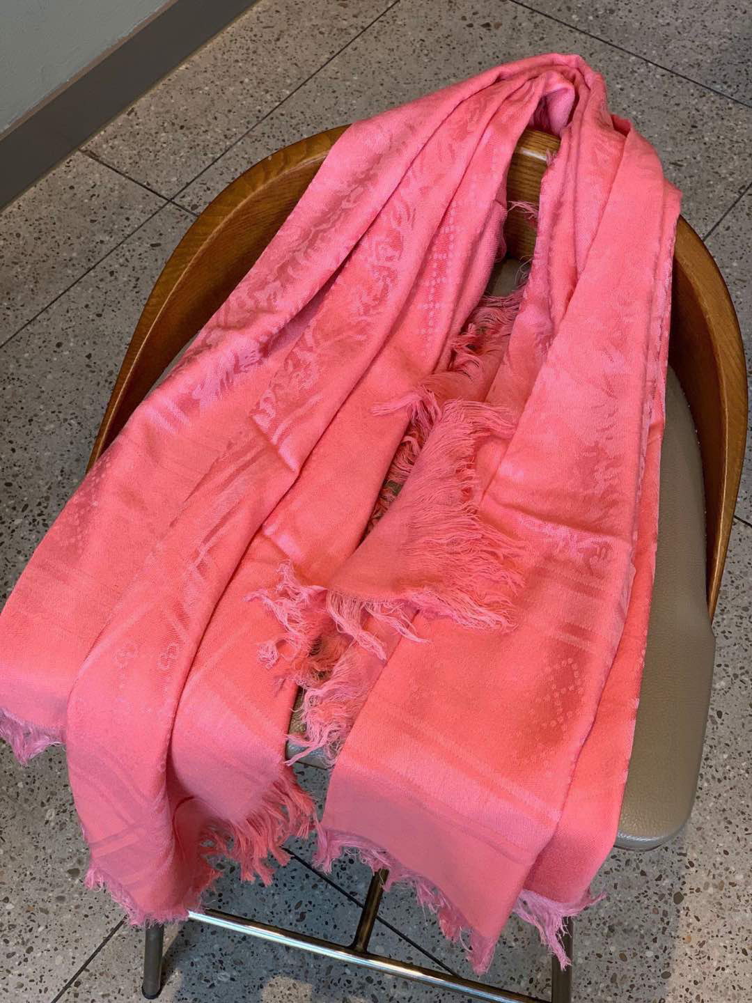  🐂货‼️Gucci重磅极品贸易公司渠道货。超级流弊。超级经典的“哭泣”‼️这种经典款专柜年年脱销。供不