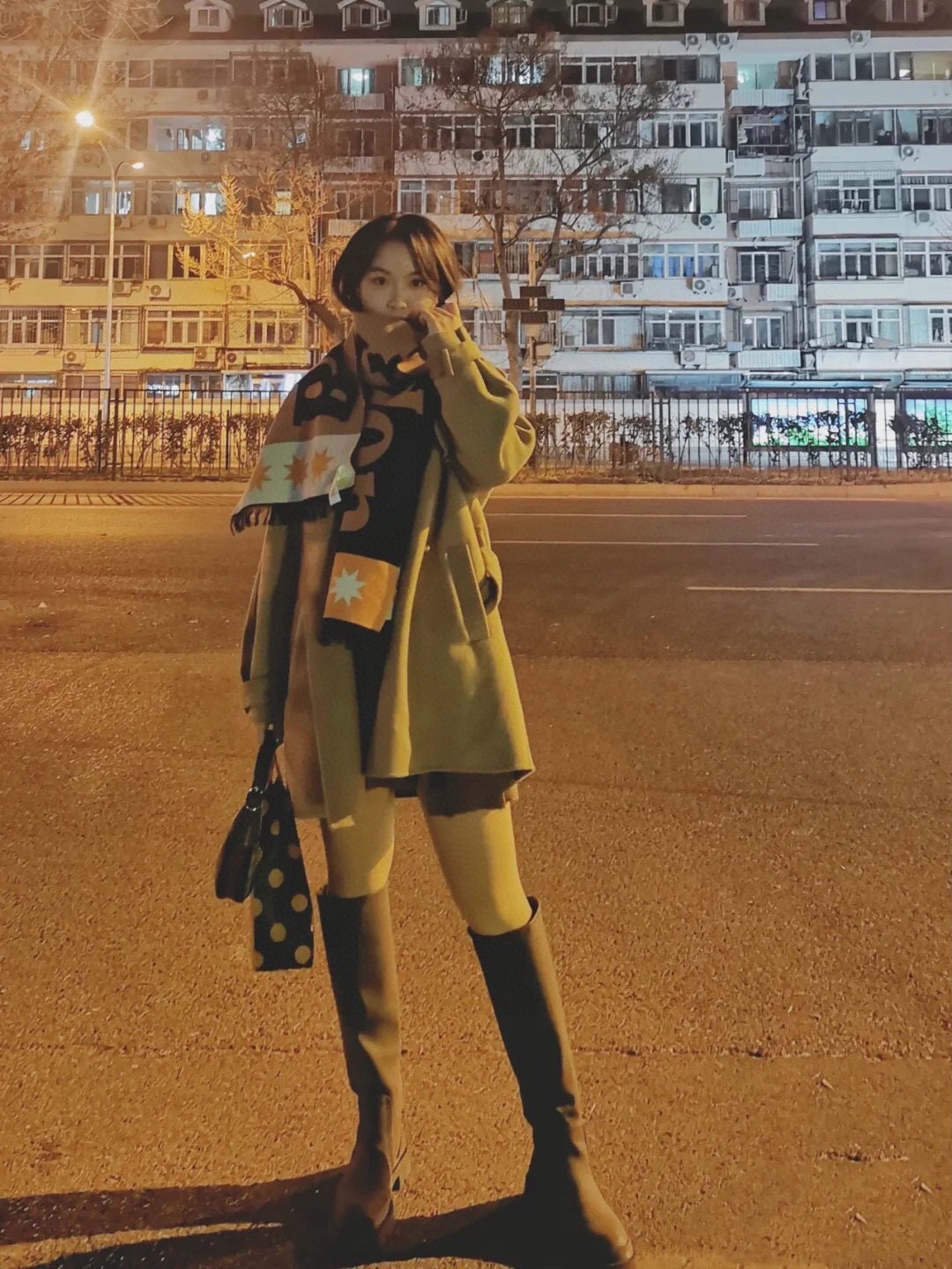  【柜姐实拍】揭秘这款为何能出道既是巅峰！
这么好看的风格谁能拒绝！丝毛质地！最经典的斜纹织造工艺！垂坠