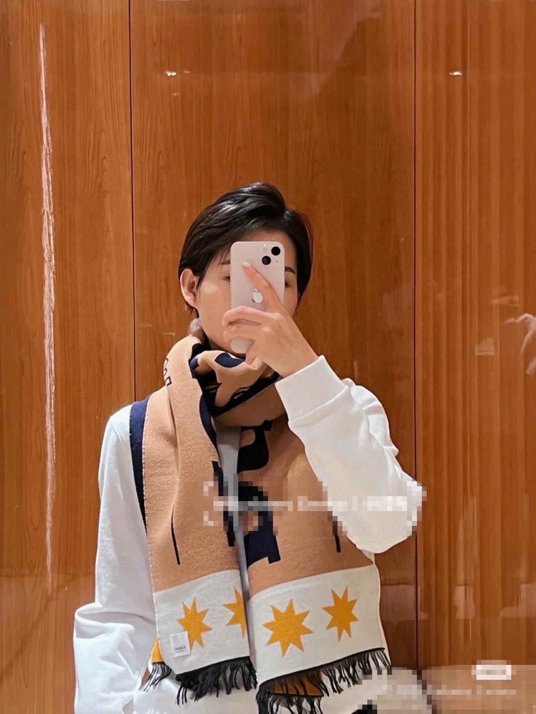  【柜姐实拍】揭秘这款为何能出道既是巅峰！
这么好看的风格谁能拒绝！丝毛质地！最经典的斜纹织造工艺！垂坠