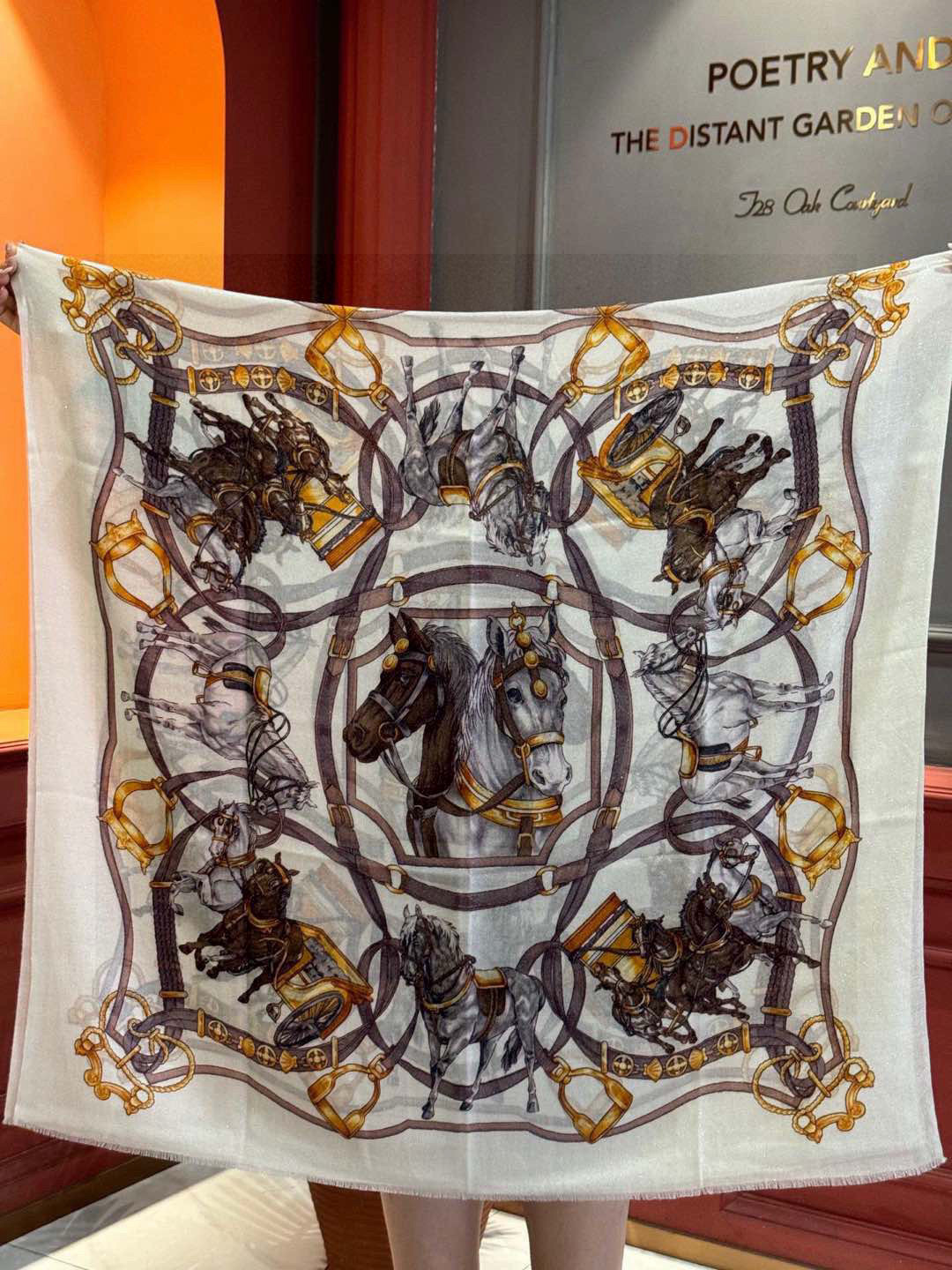   会发光发亮的围巾 新款🆕🏇🏇买了都说好看‼️推荐💕顶级工艺超值‼️爱马仕专柜爆款🎁💟立体呈现图案纹路