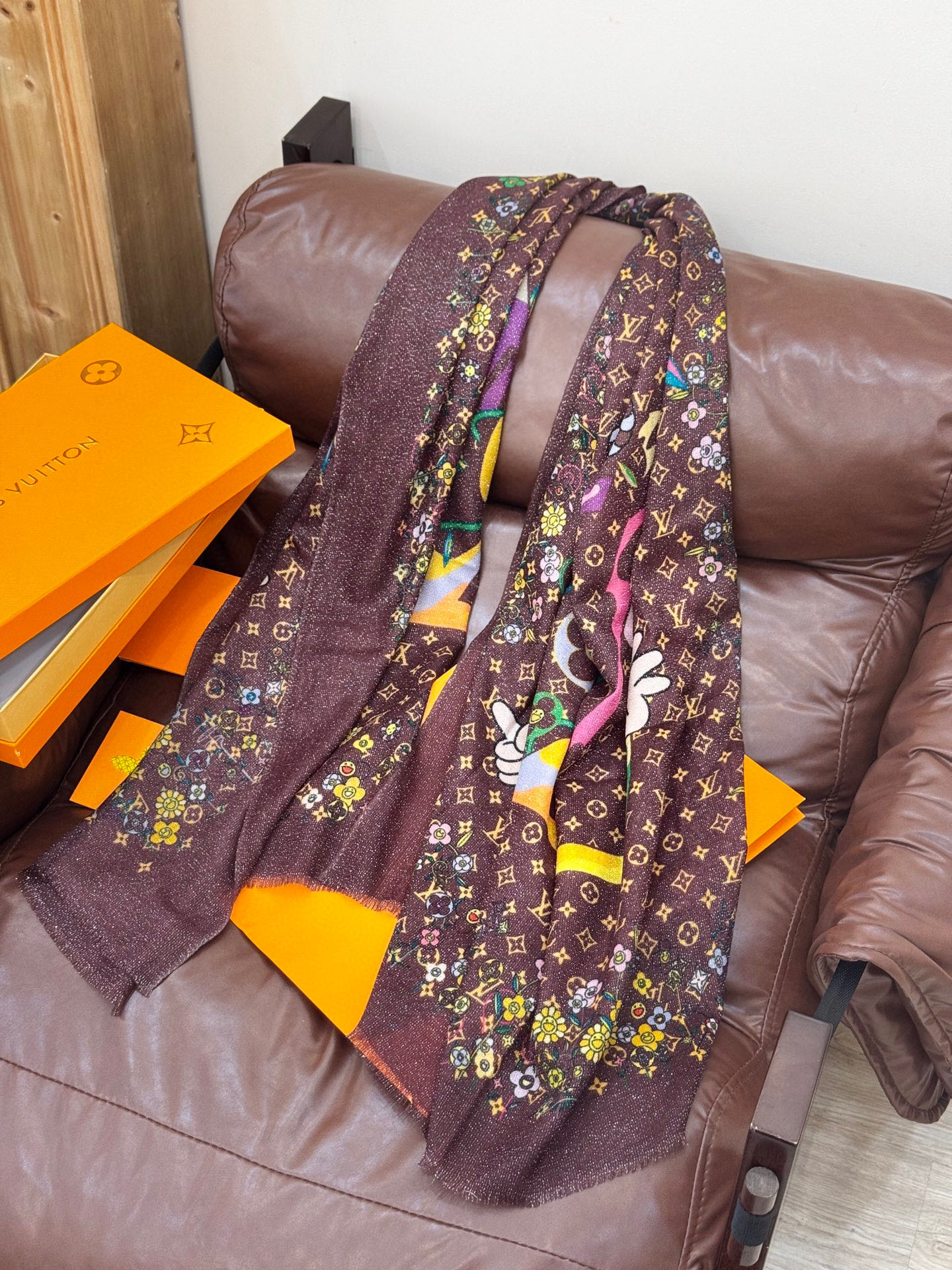   会发光发亮的围巾25年新品🌈上新 专柜同步材质 LV x TM Monogram SuPerflat