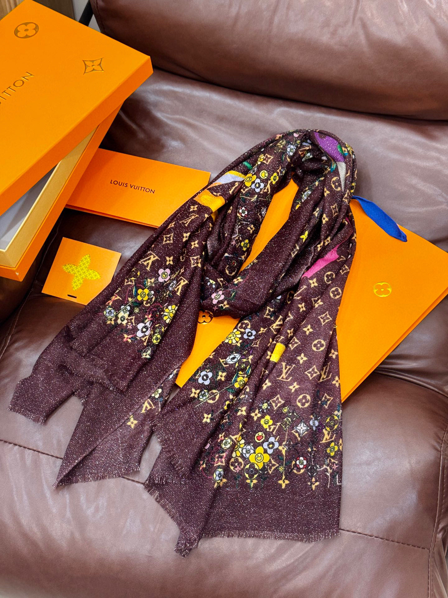   会发光发亮的围巾25年新品🌈上新 专柜同步材质 LV x TM Monogram SuPerflat