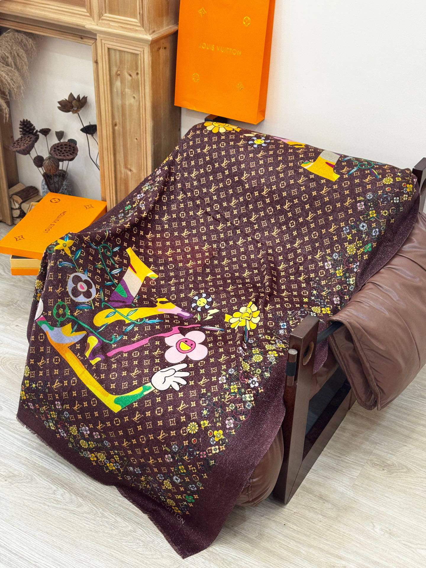   会发光发亮的围巾25年新品🌈上新 专柜同步材质 LV x TM Monogram SuPerflat