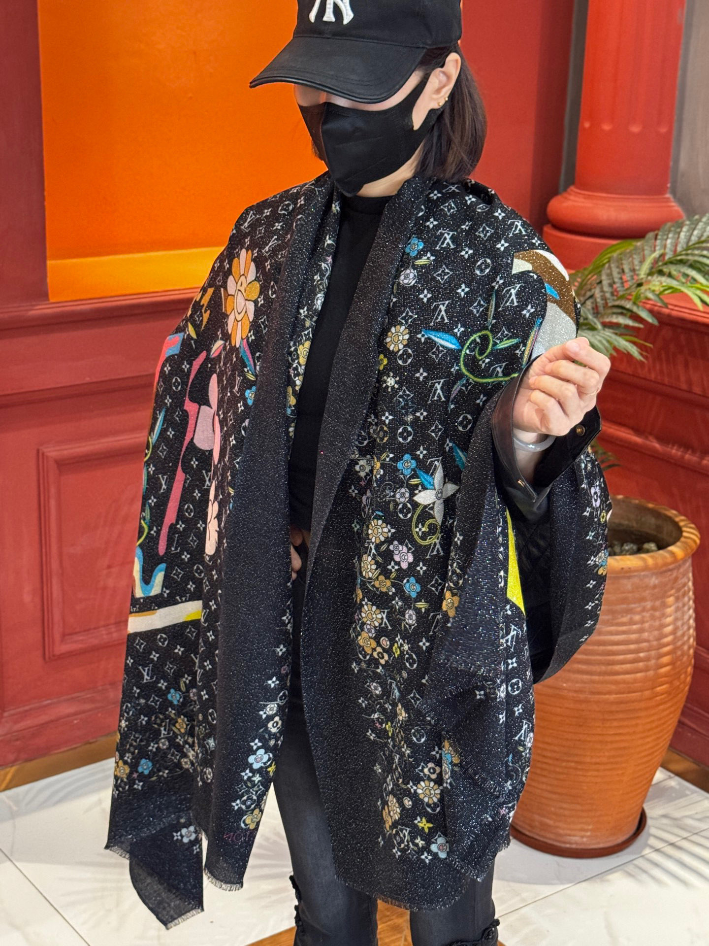   会发光发亮的围巾25年新品🌈上新 专柜同步材质 LV x TM Monogram SuPerflat