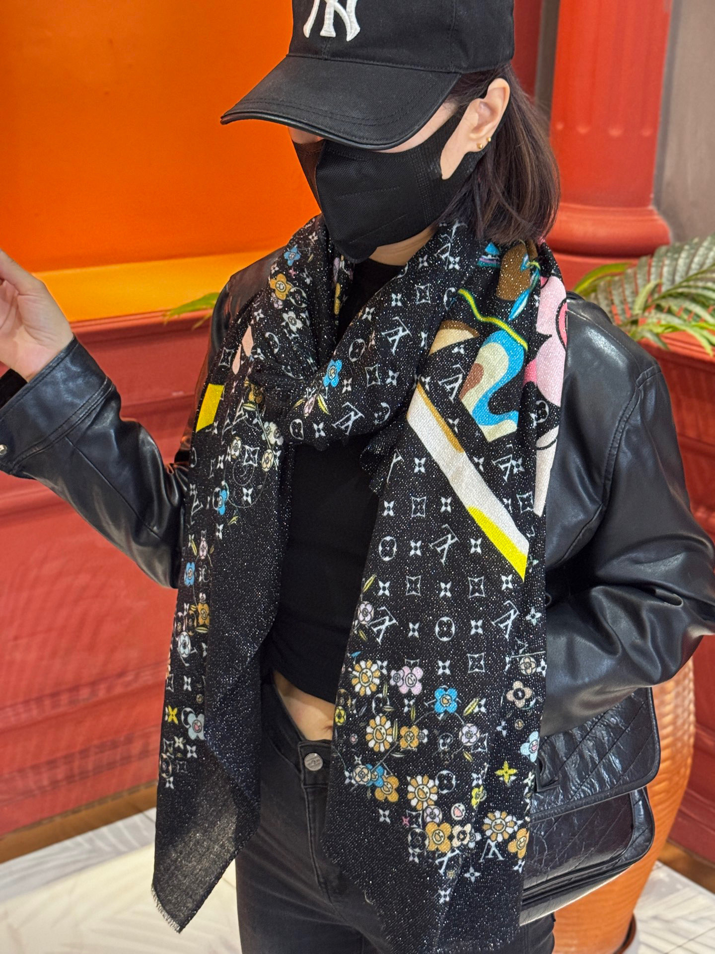   会发光发亮的围巾25年新品🌈上新 专柜同步材质 LV x TM Monogram SuPerflat