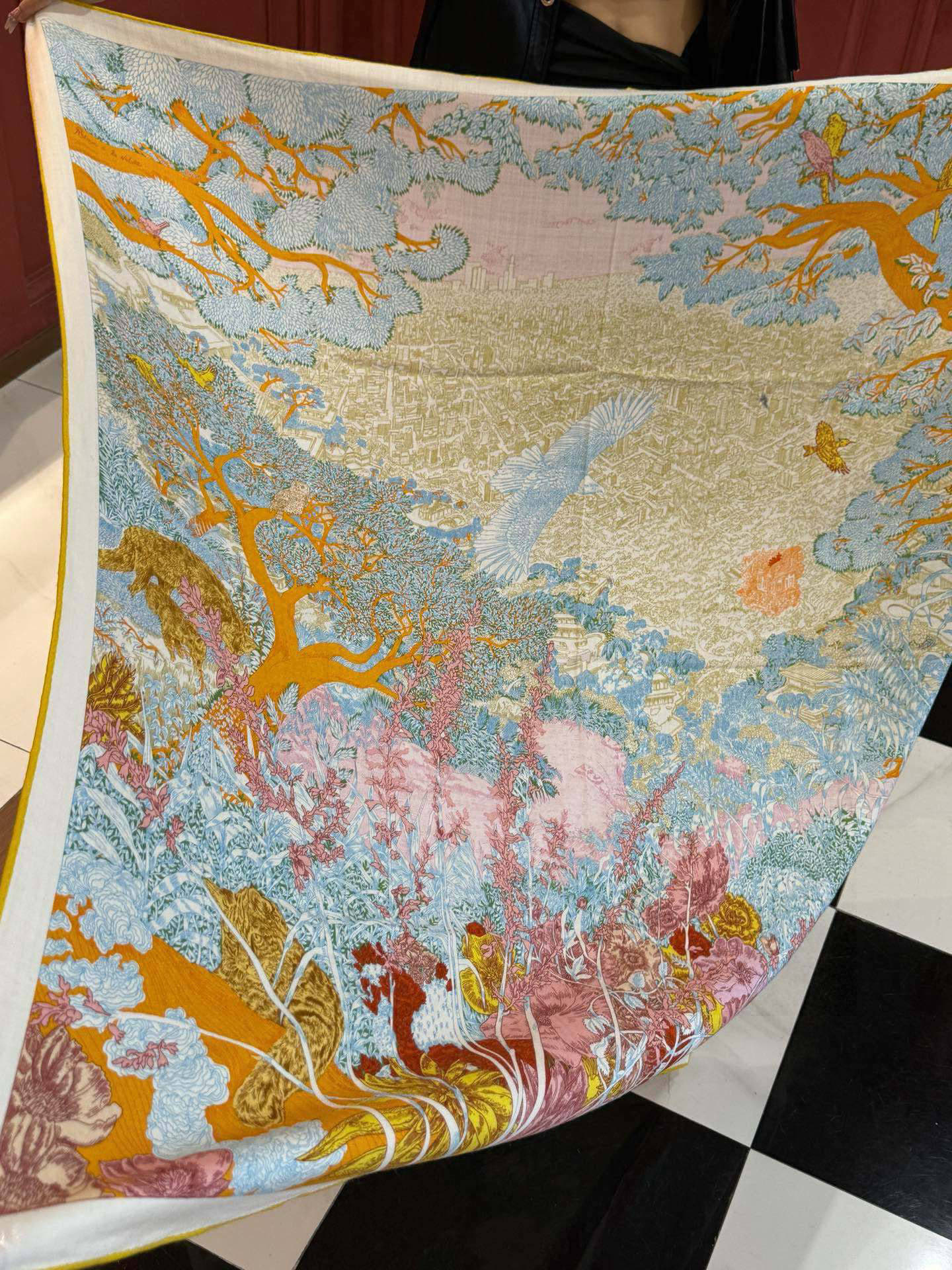   爱马仕～秋冬搭配利器❗️顶级双面同色 版真丝羊绒披肩！！1条等于2条】点睛精彩，图案和配色都超级喜欢