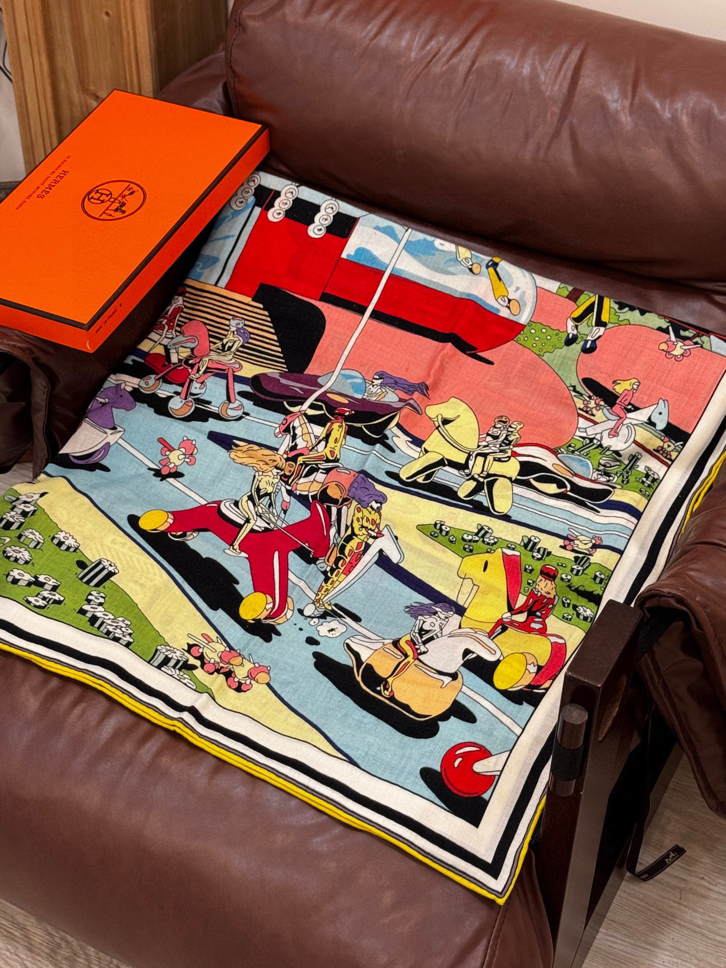   H，目前最热门的 “超现实爱马仕枢纽” 
风靡全宇宙，听名字就充斥着未来空间♥️
艺术品一样的存在，