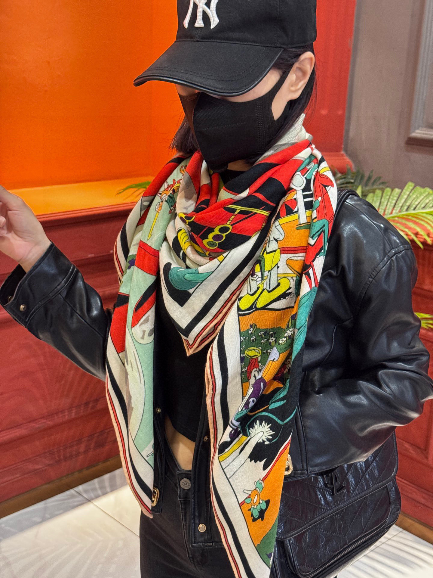   H，目前最热门的 “超现实爱马仕枢纽” 
风靡全宇宙，听名字就充斥着未来空间♥️
艺术品一样的存在，