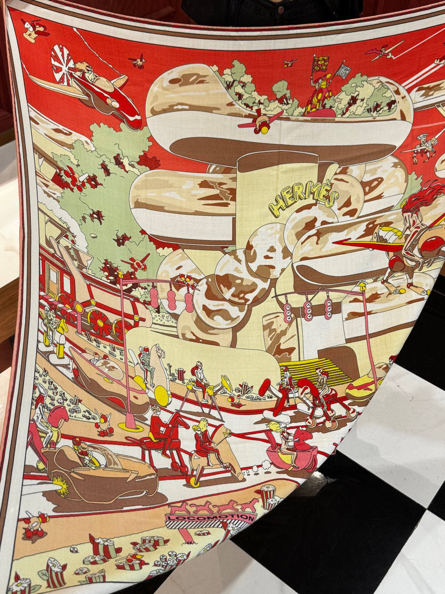   H，目前最热门的 “超现实爱马仕枢纽” 
风靡全宇宙，听名字就充斥着未来空间♥️
艺术品一样的存在，