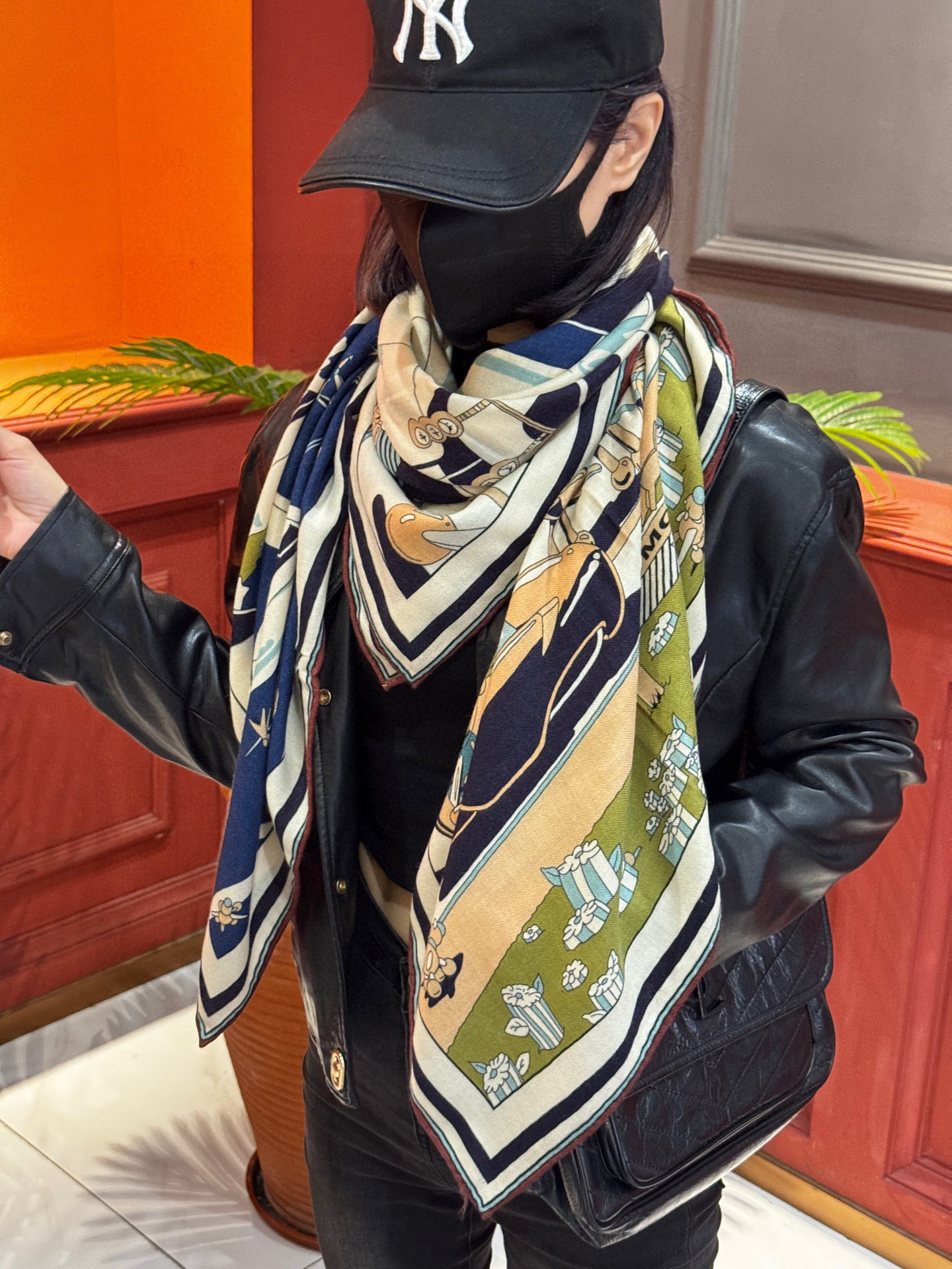   H，目前最热门的 “超现实爱马仕枢纽” 
风靡全宇宙，听名字就充斥着未来空间♥️
艺术品一样的存在，