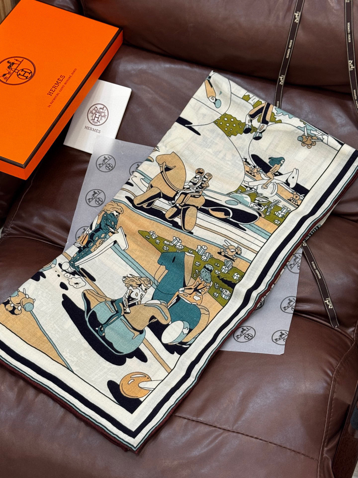   H，目前最热门的 “超现实爱马仕枢纽” 
风靡全宇宙，听名字就充斥着未来空间♥️
艺术品一样的存在，