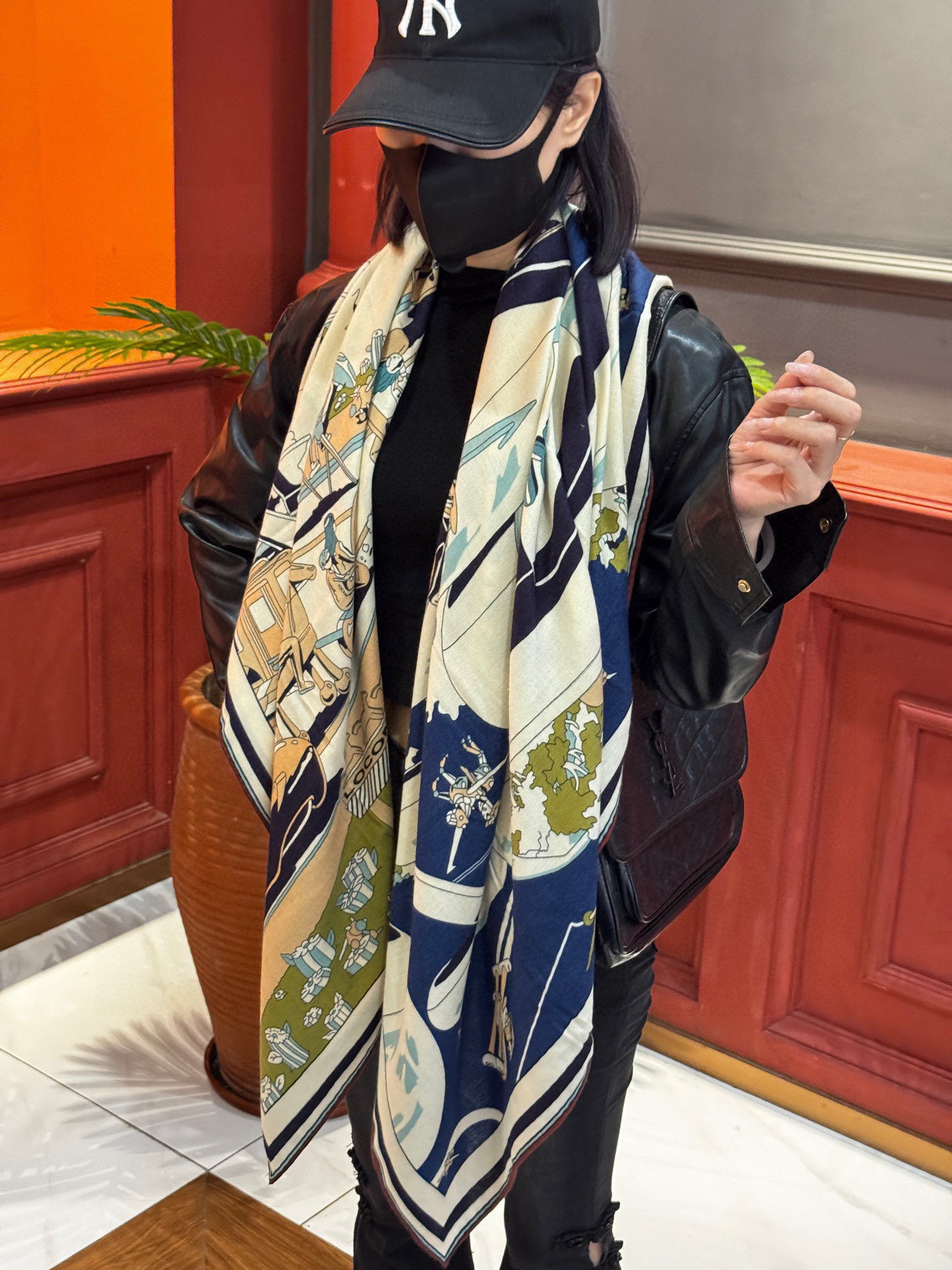   H，目前最热门的 “超现实爱马仕枢纽” 
风靡全宇宙，听名字就充斥着未来空间♥️
艺术品一样的存在，