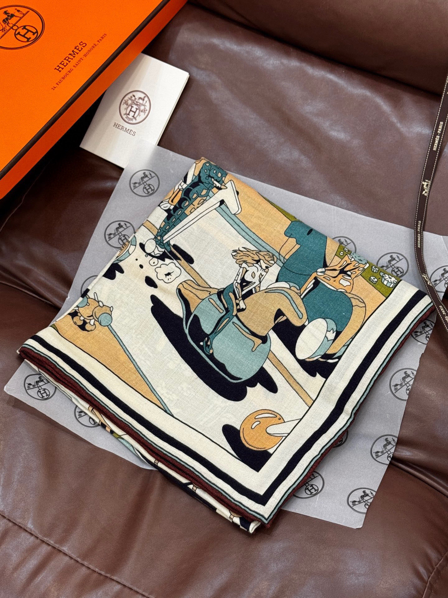   H，目前最热门的 “超现实爱马仕枢纽” 
风靡全宇宙，听名字就充斥着未来空间♥️
艺术品一样的存在，