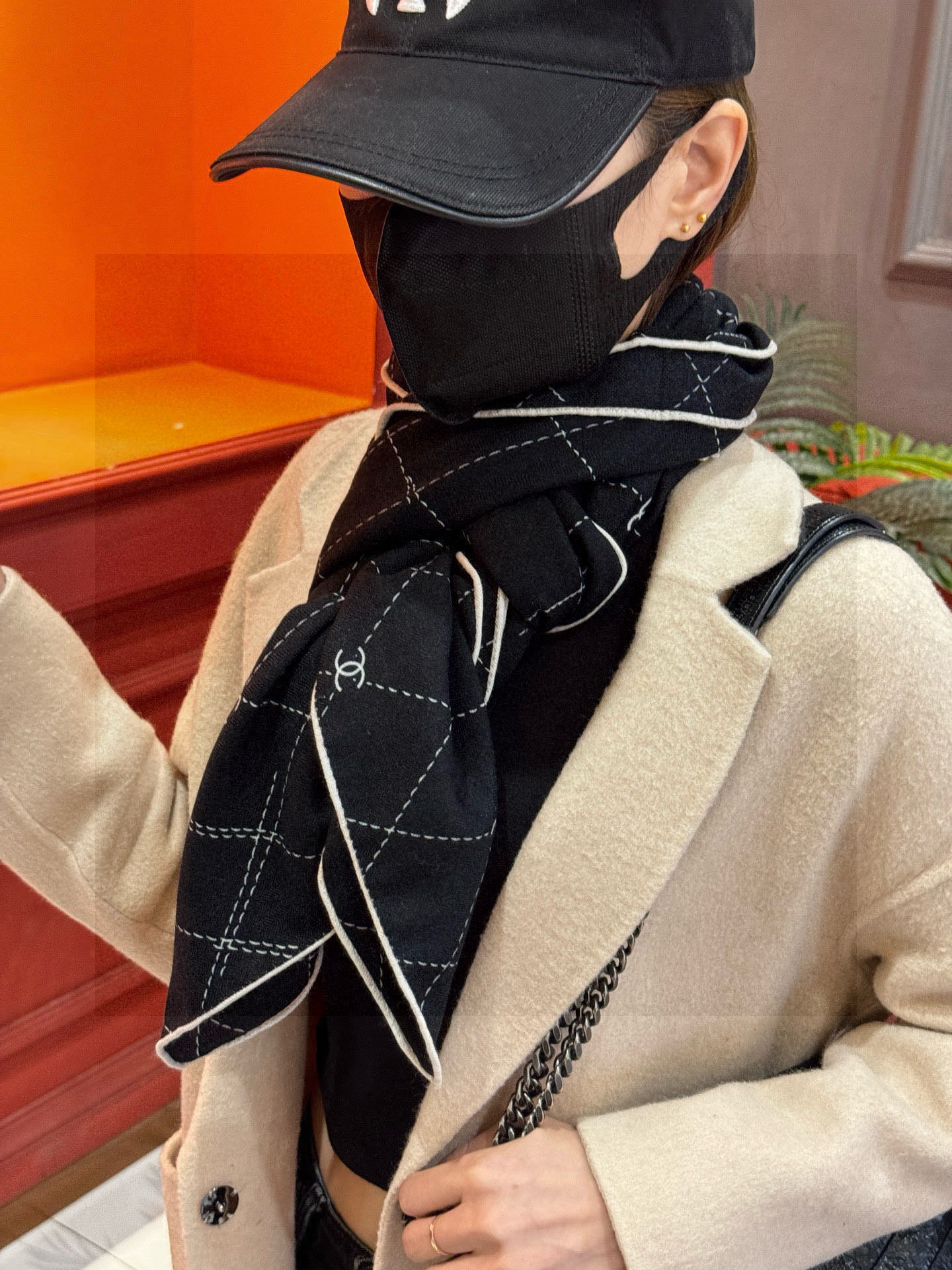 【升级双面同色 加密面料】 上新❤️ 
140*140台版印花  黑白二色 
 高级都市新贵！山茶花的再