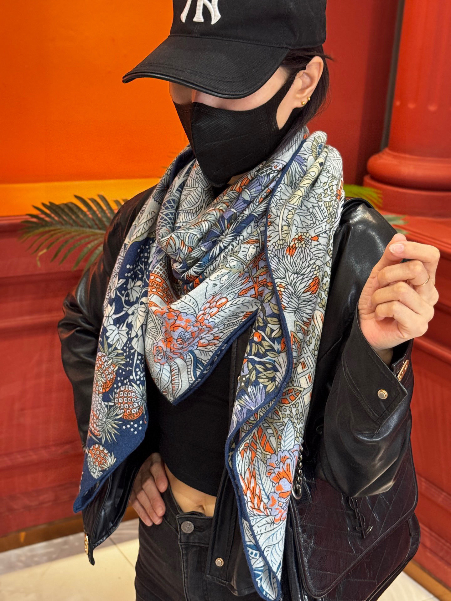  💟2025年秋冬抢先 上新💞【双面同色丝毛方巾】手工卷边山羊绒和真丝混纺披肩（70%山羊绒，30%桑蚕