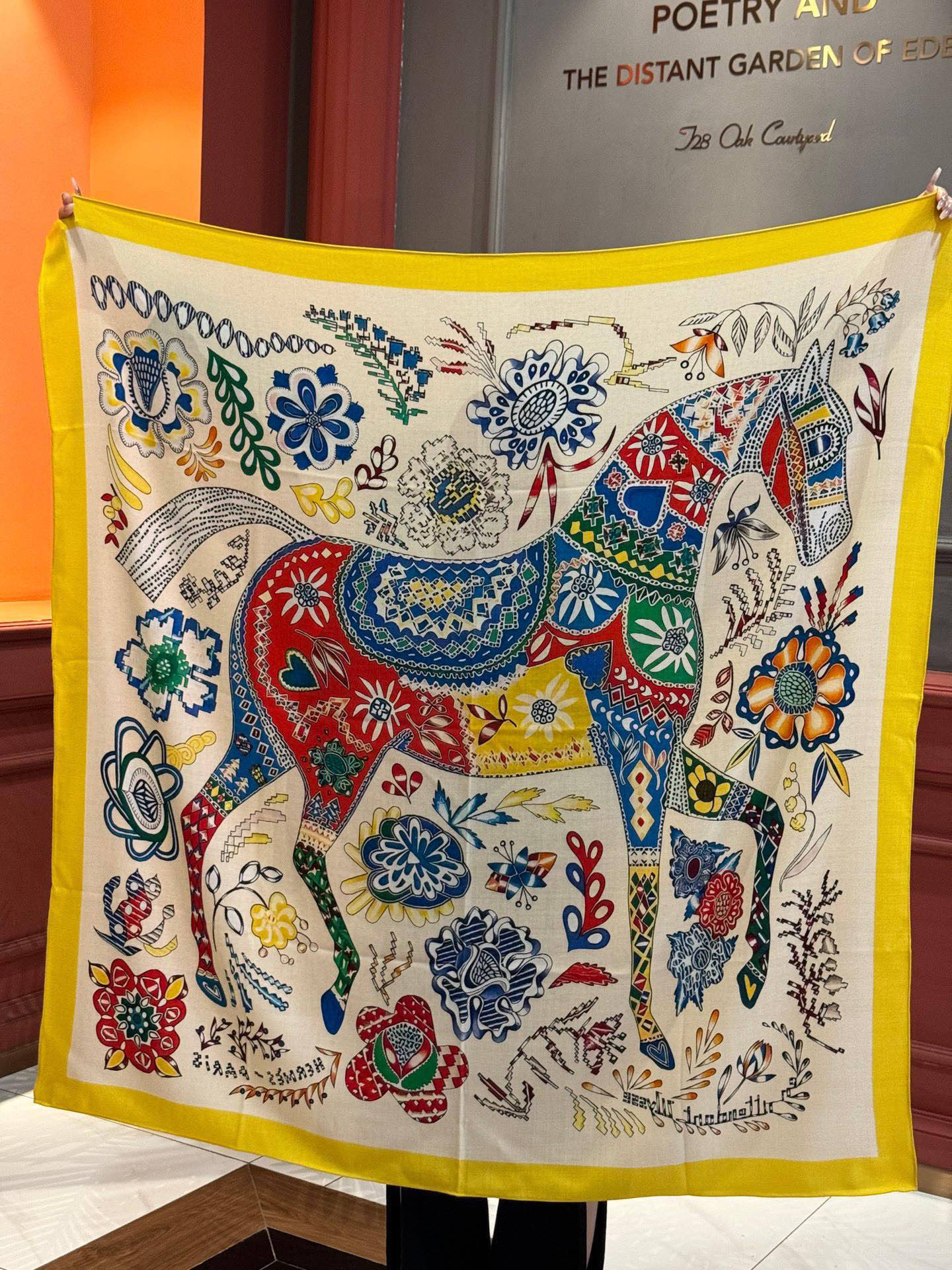  爱马仕～秋冬搭配利器❗️顶级双面同色 版真丝羊绒披肩！！1条等于2条】点睛精彩，图案和配色都超级喜欢，