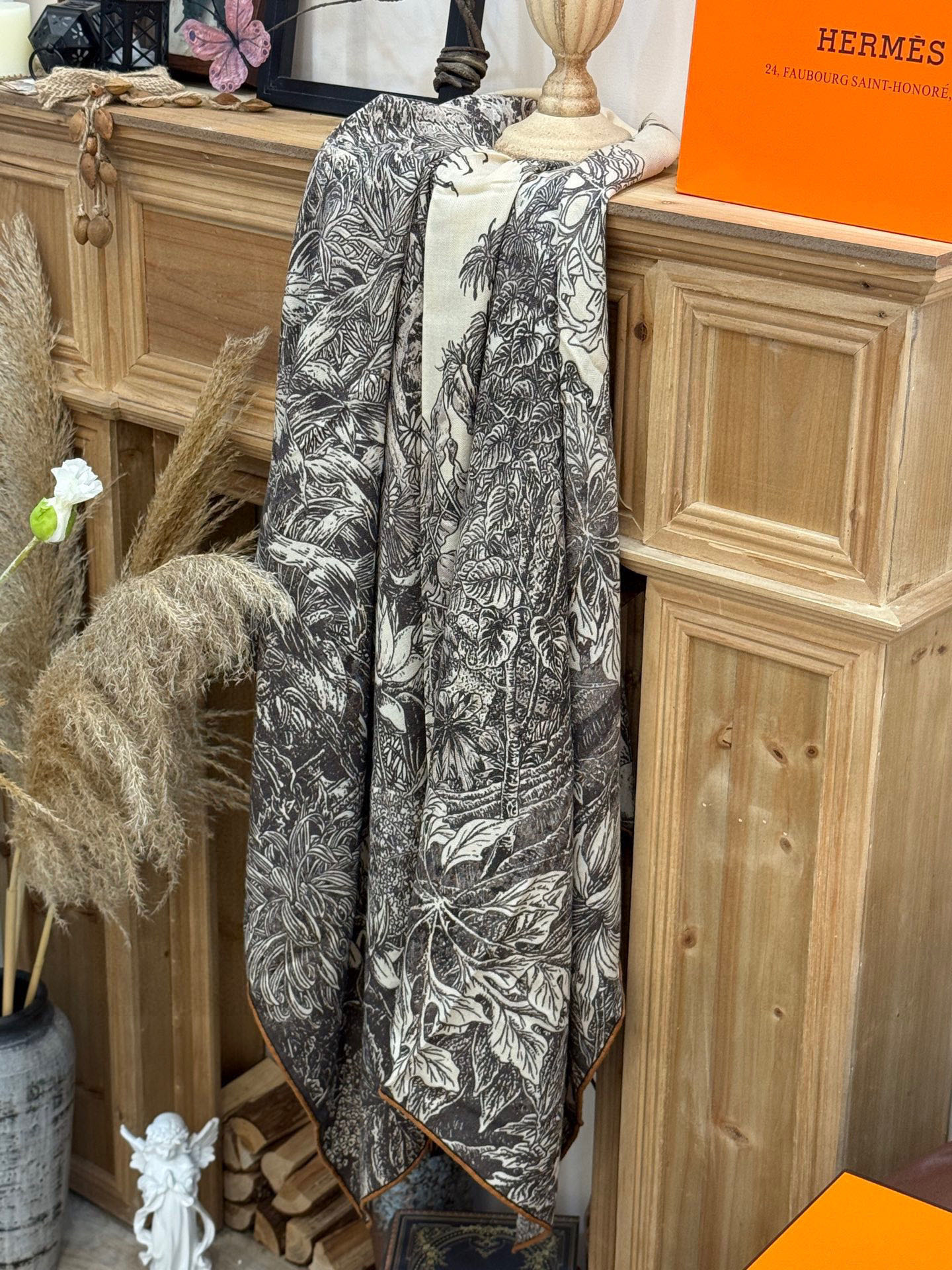  💟2025年秋冬抢先 上新💞【双面同色丝毛方巾】手工卷边山羊绒和真丝混纺披肩（70%山羊绒，30%桑蚕